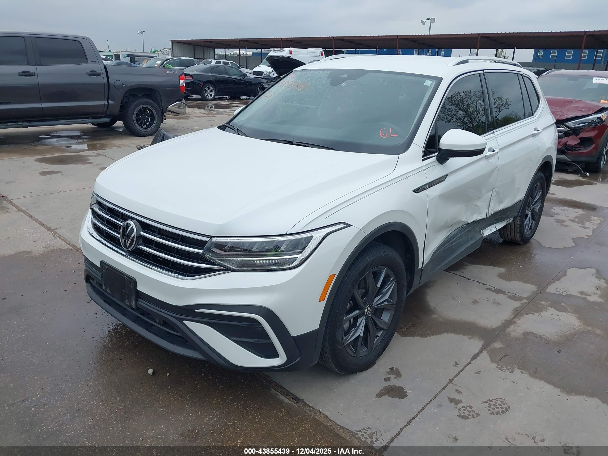 VOLKSWAGEN TIGUAN image 2