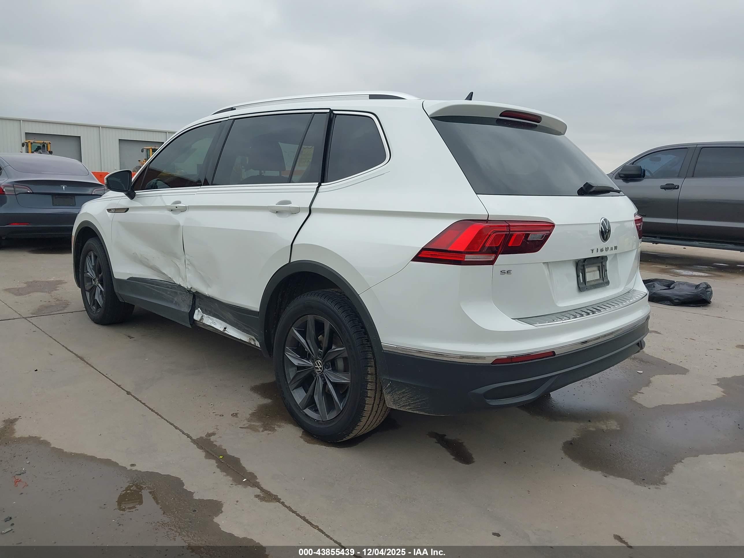 VOLKSWAGEN TIGUAN image 3