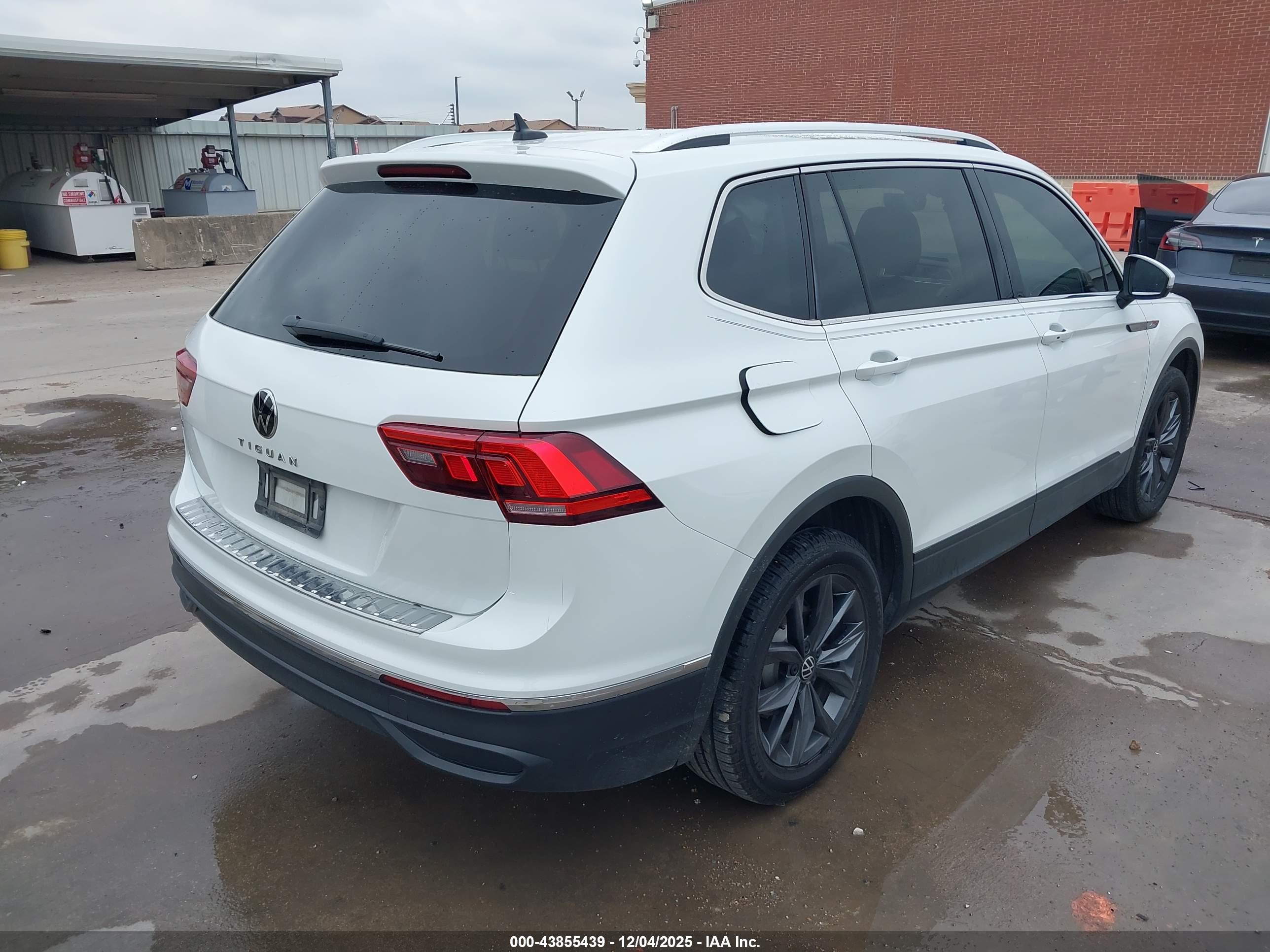 VOLKSWAGEN TIGUAN image 4