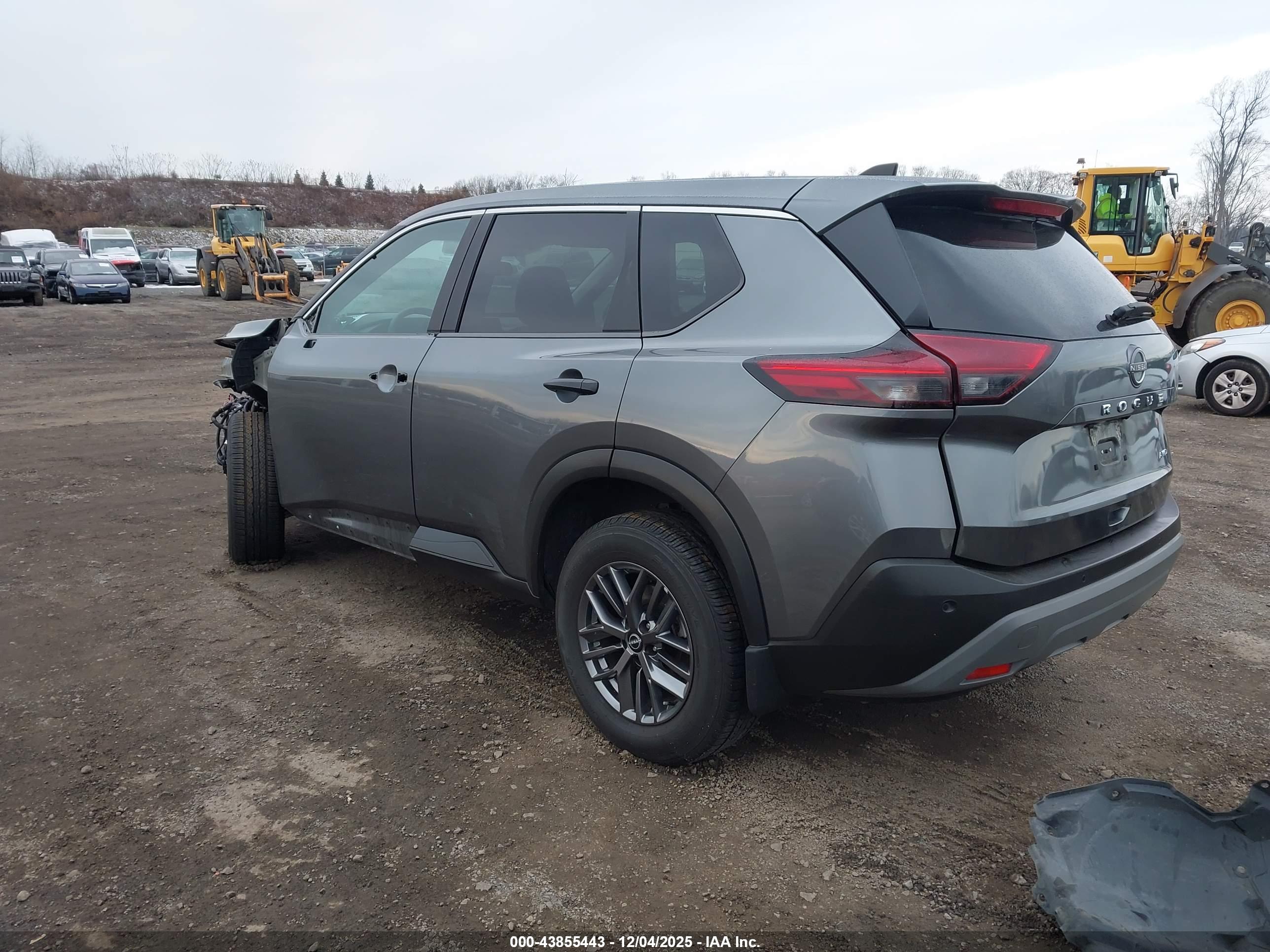 NISSAN ROGUE image 3