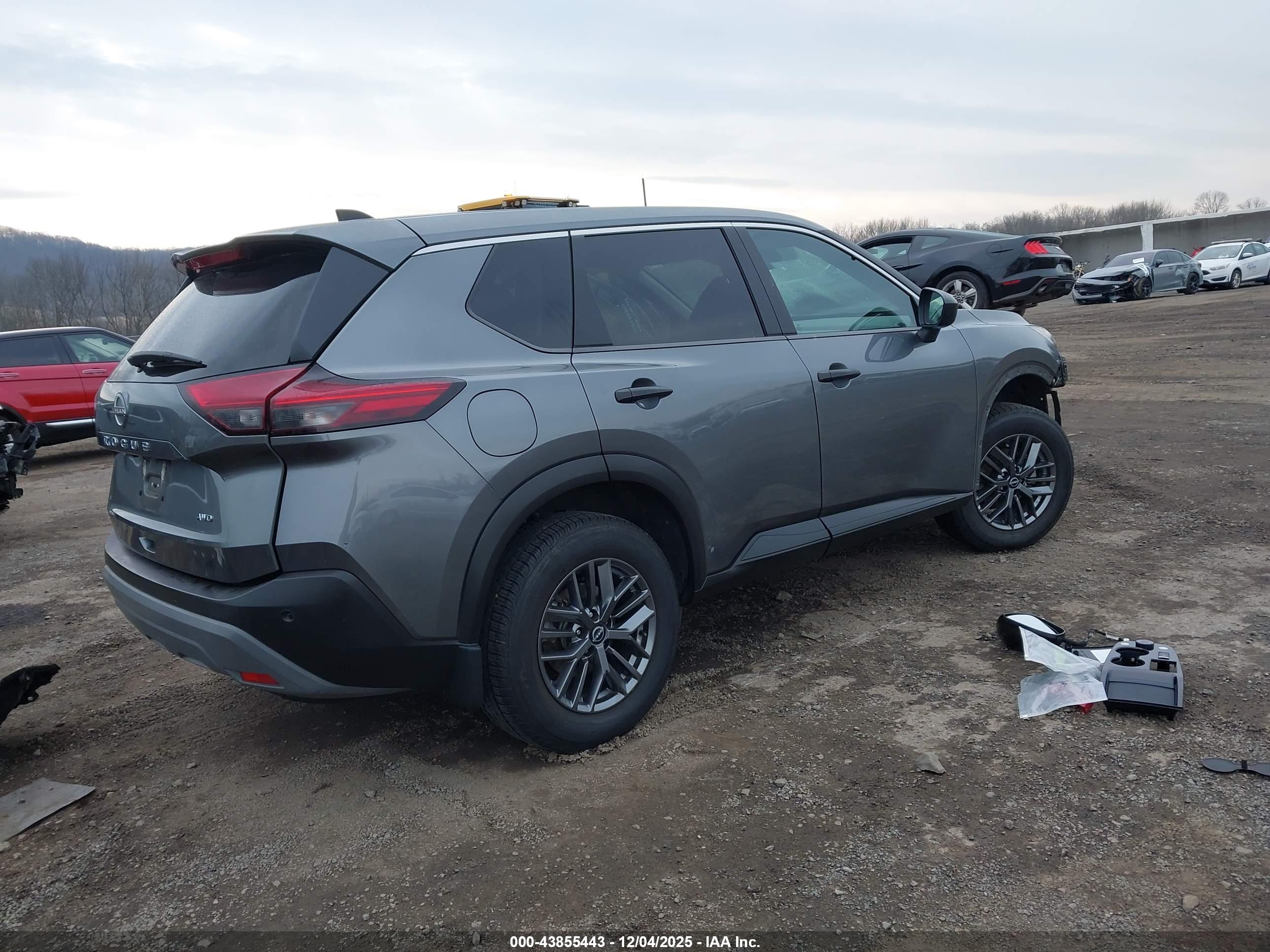 NISSAN ROGUE image 4
