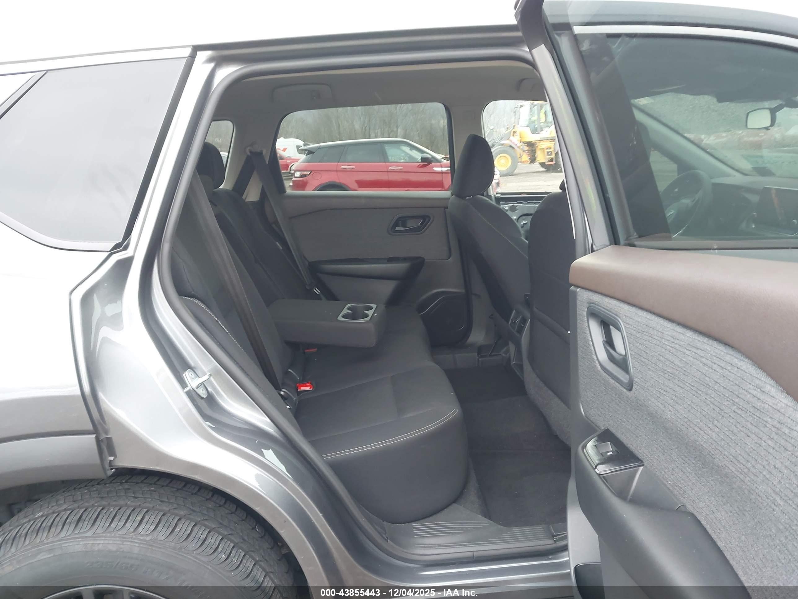 NISSAN ROGUE image 8