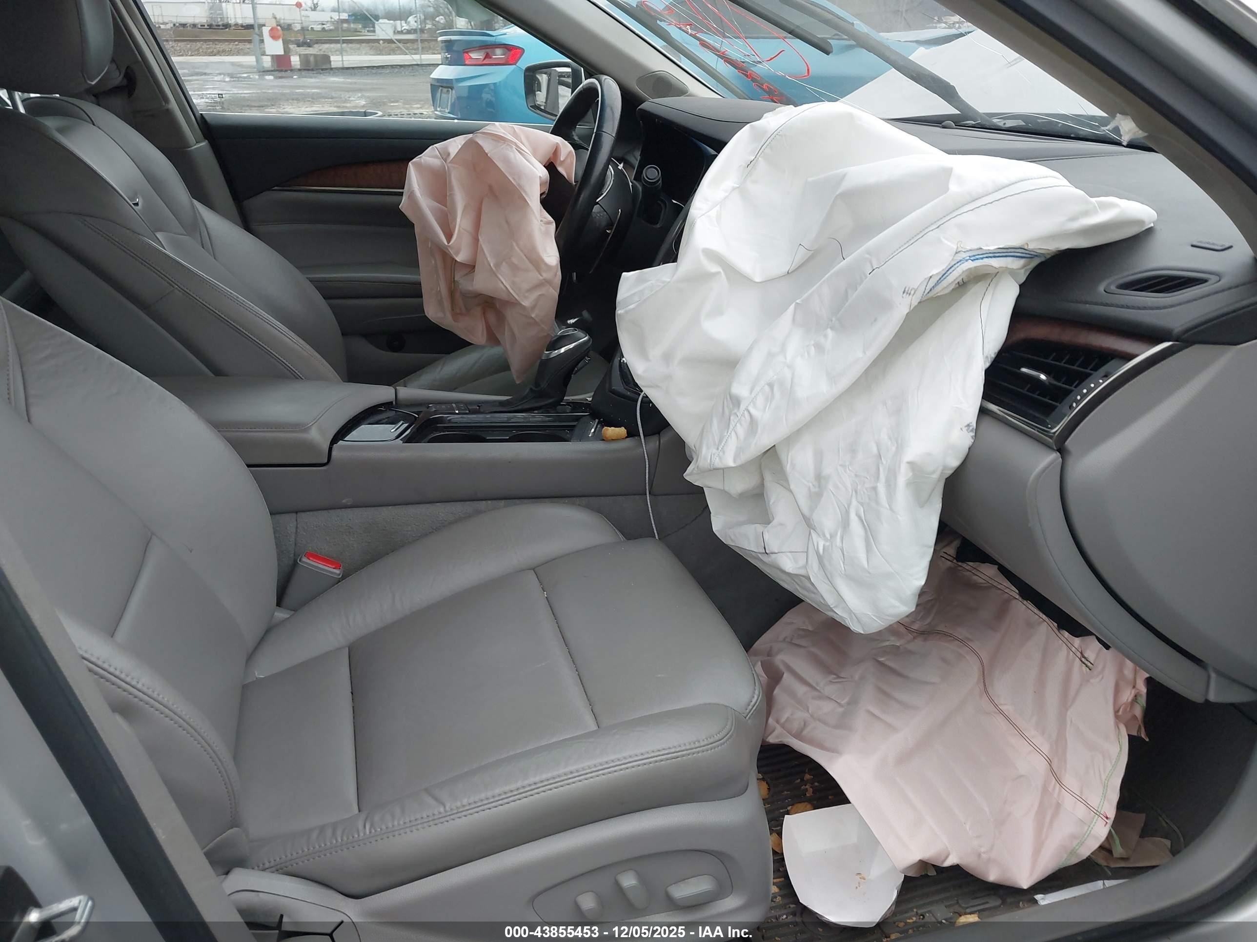 CADILLAC CTS image 5