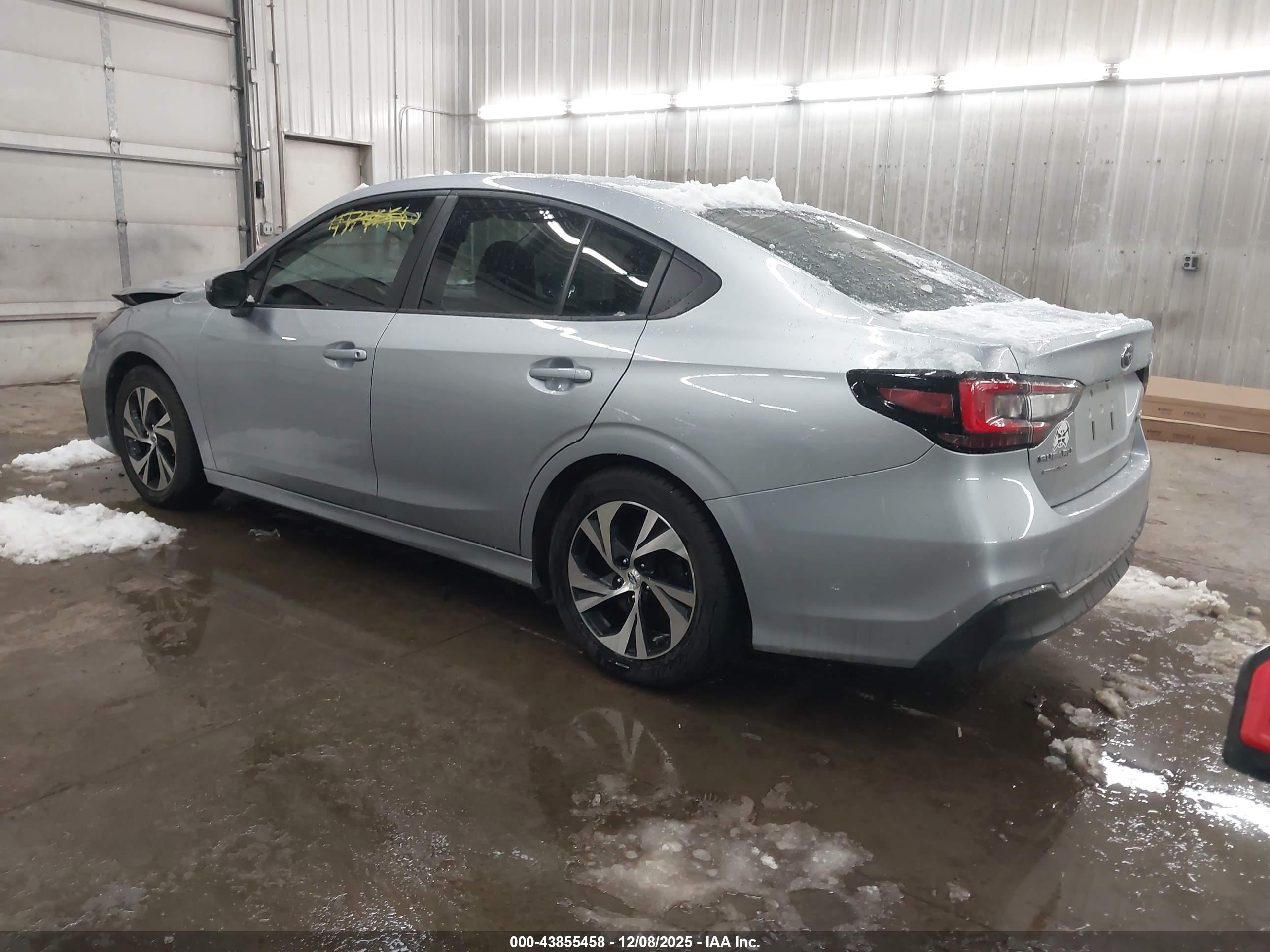 SUBARU LEGACY image 3