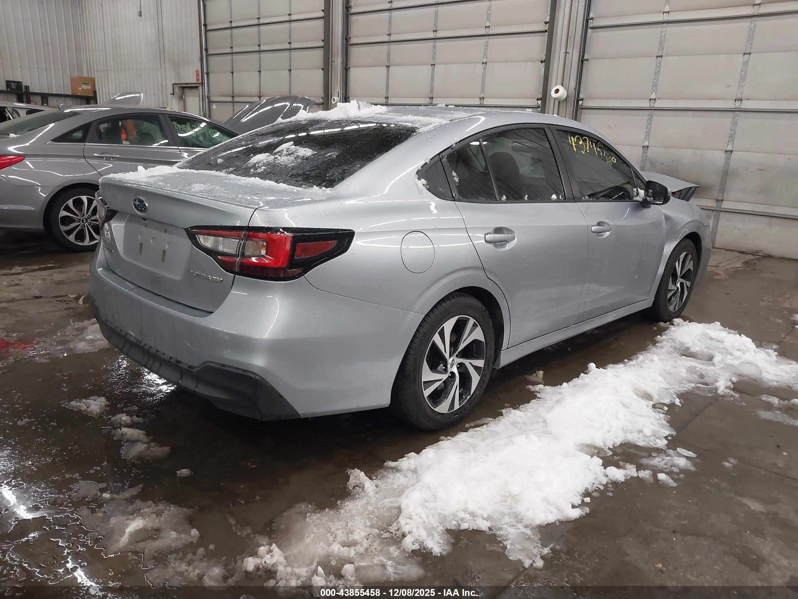 SUBARU LEGACY image 4