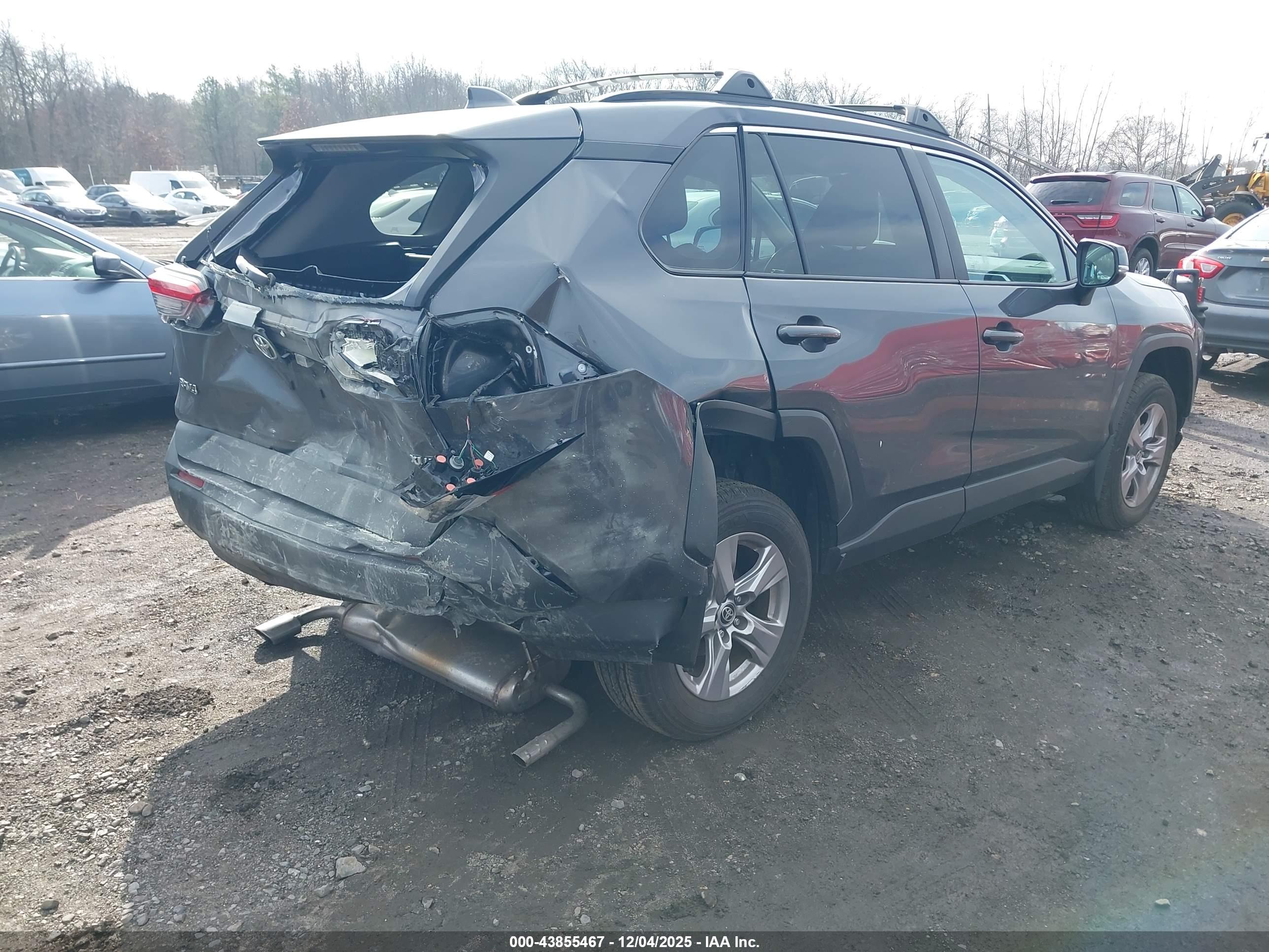 TOYOTA RAV4 image 4