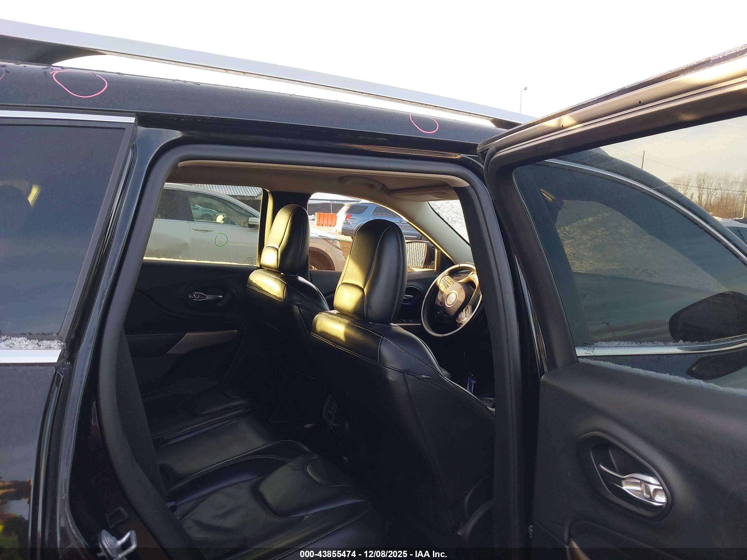 JEEP CHEROKEE image 8