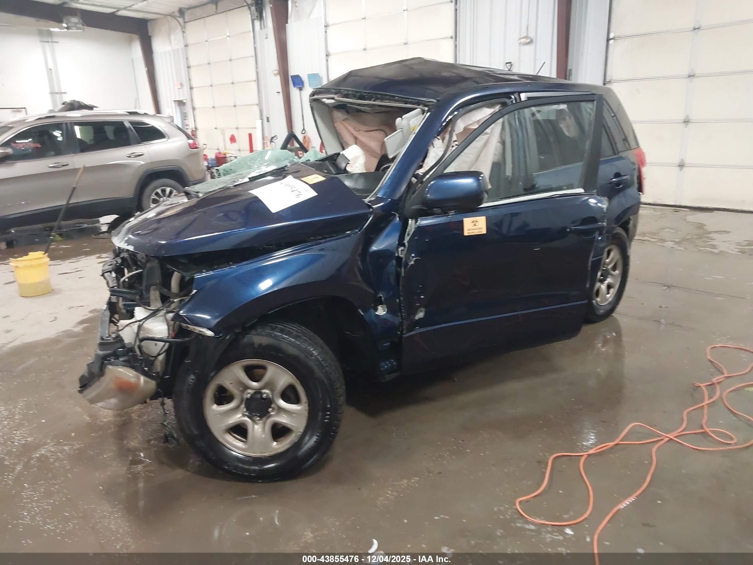 SUZUKI GRAND image 2
