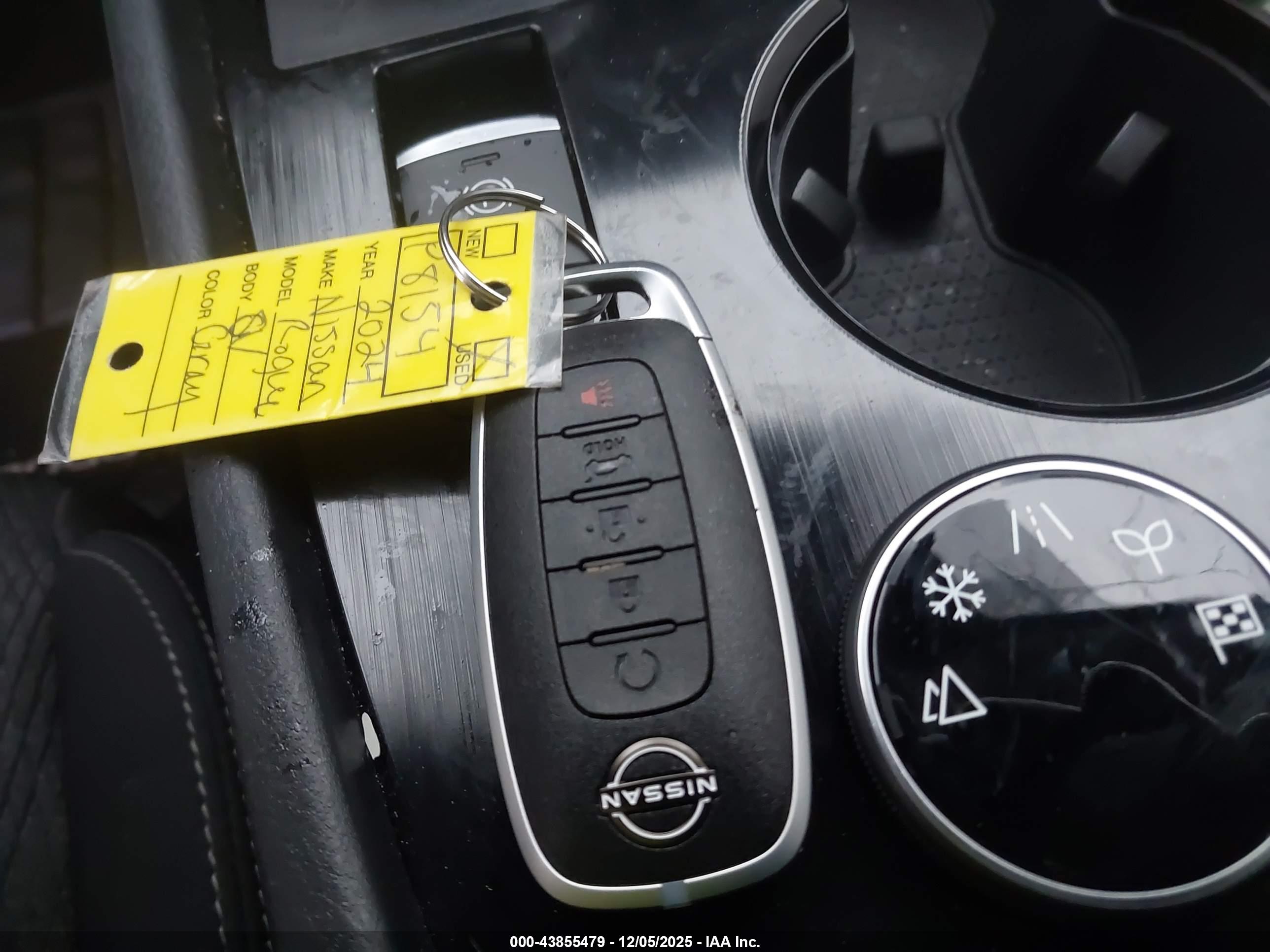 NISSAN ROGUE image 11
