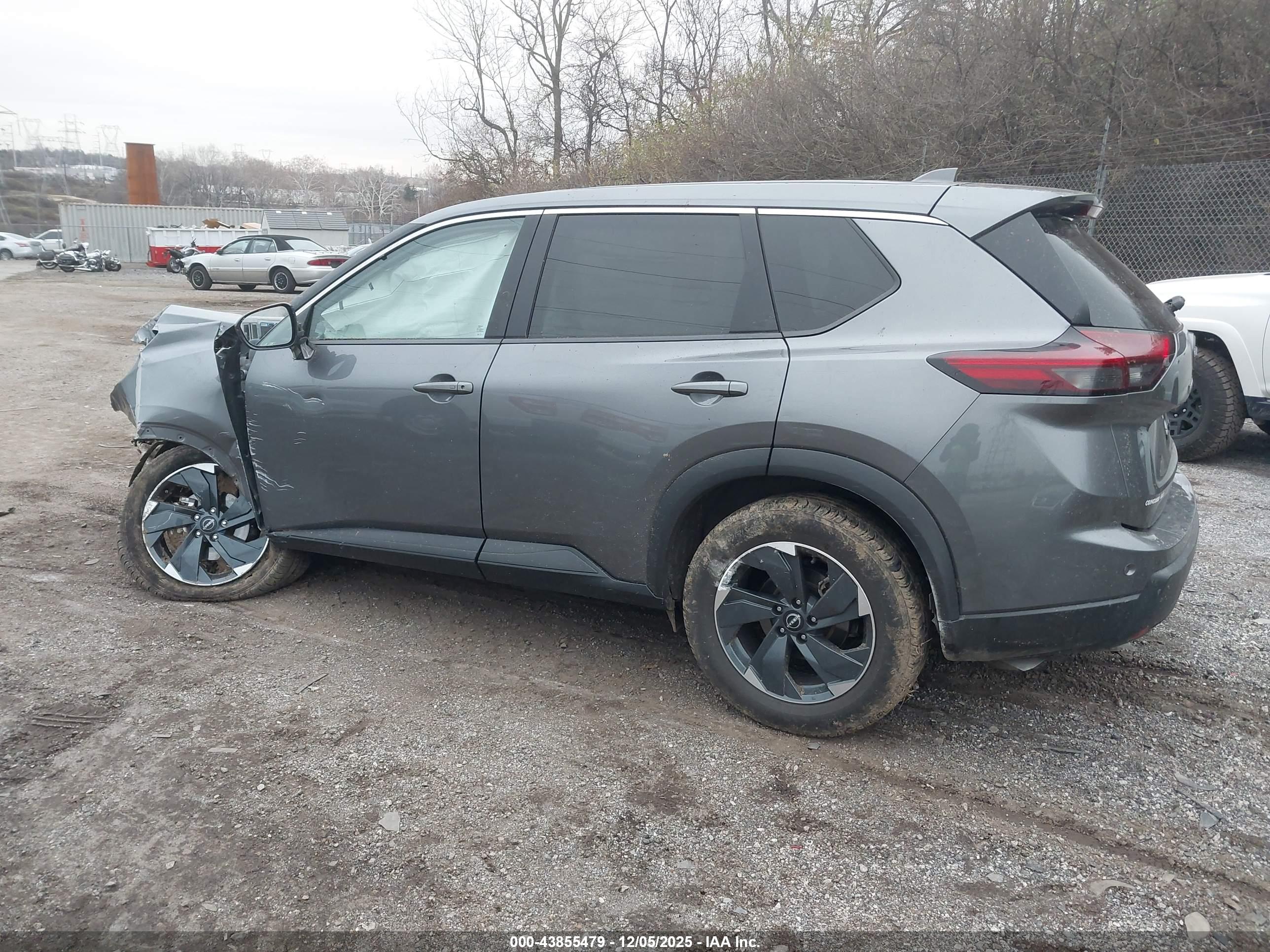NISSAN ROGUE image 3
