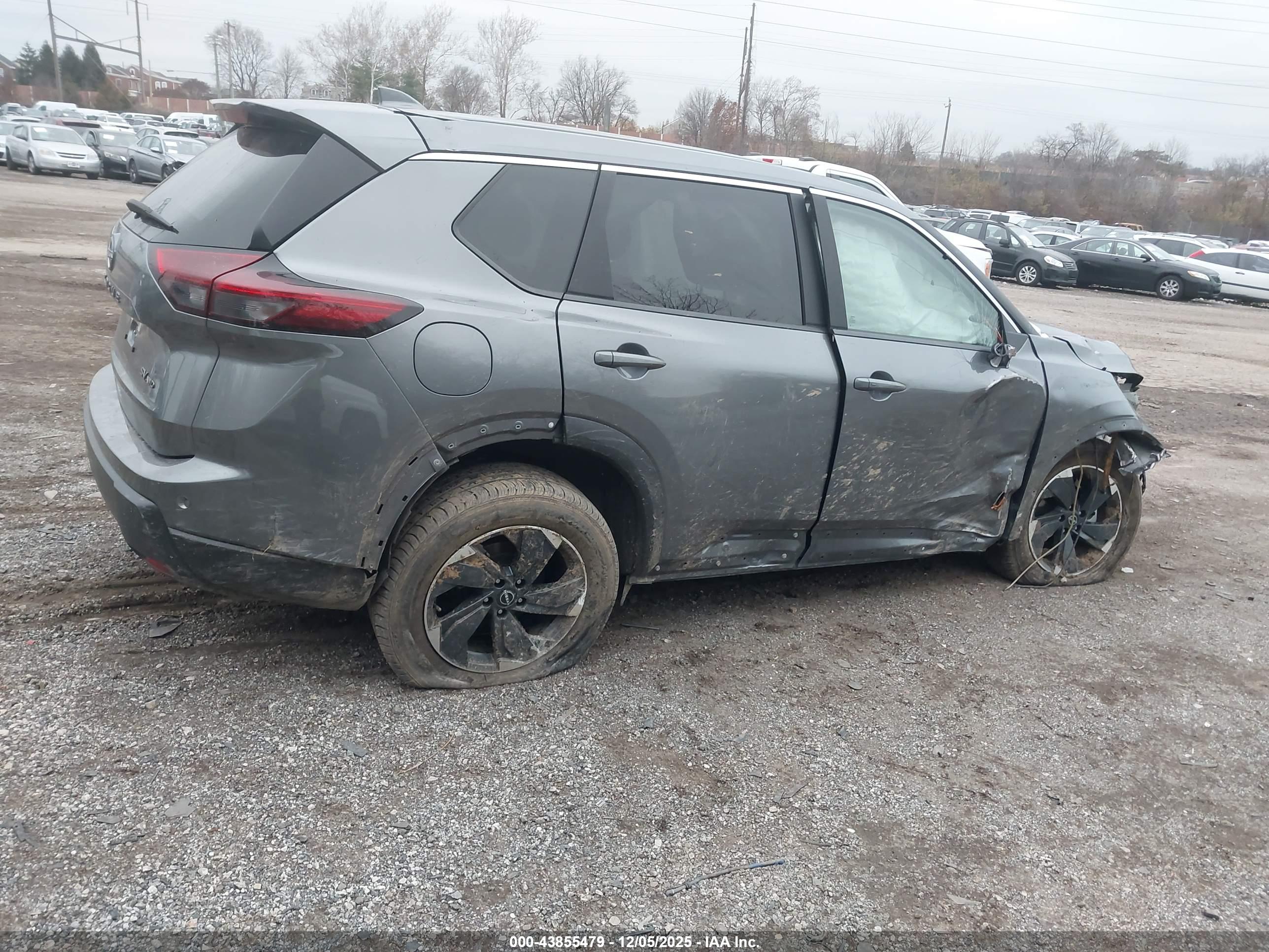 NISSAN ROGUE image 4