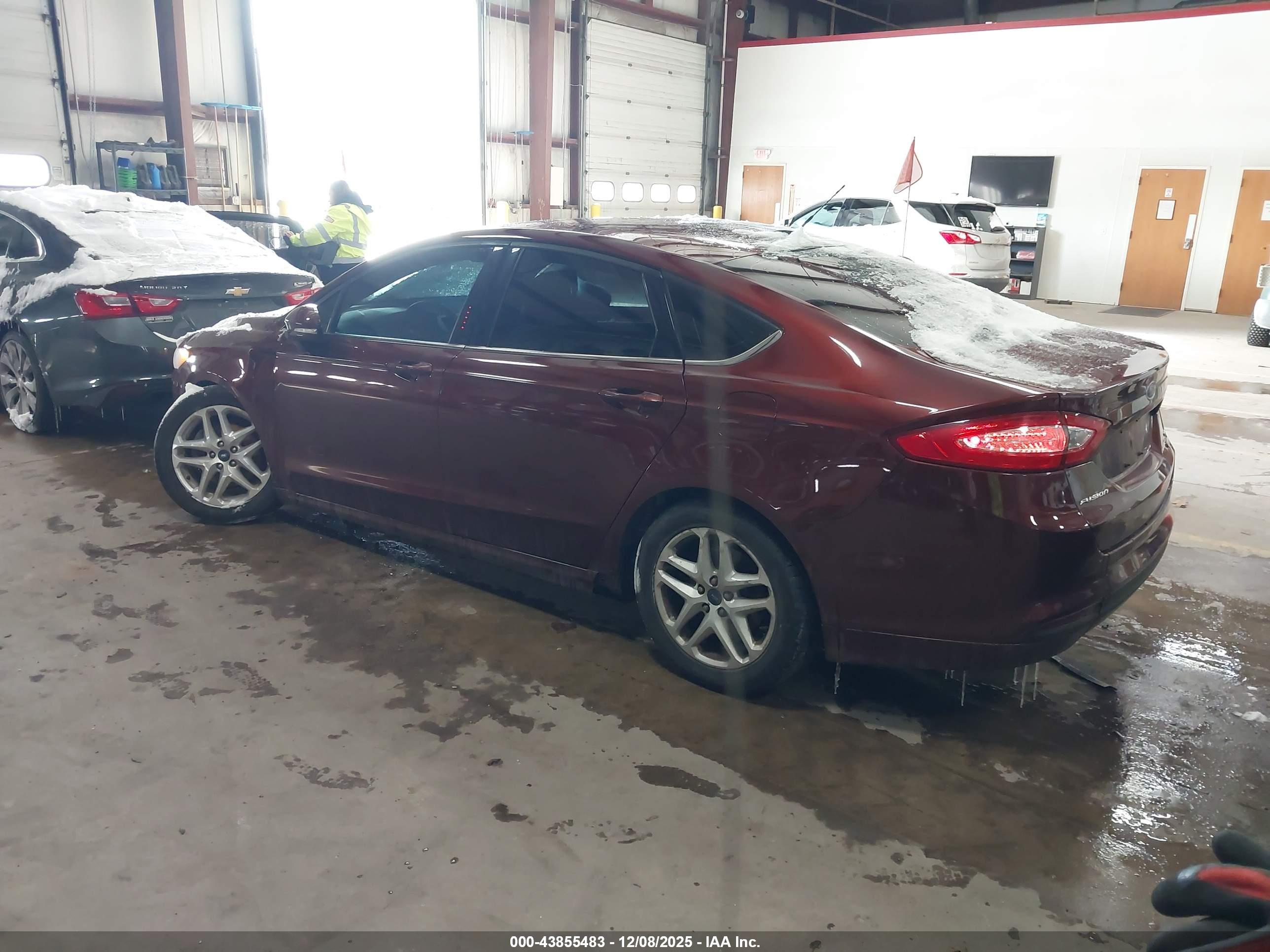FORD FUSION image 3