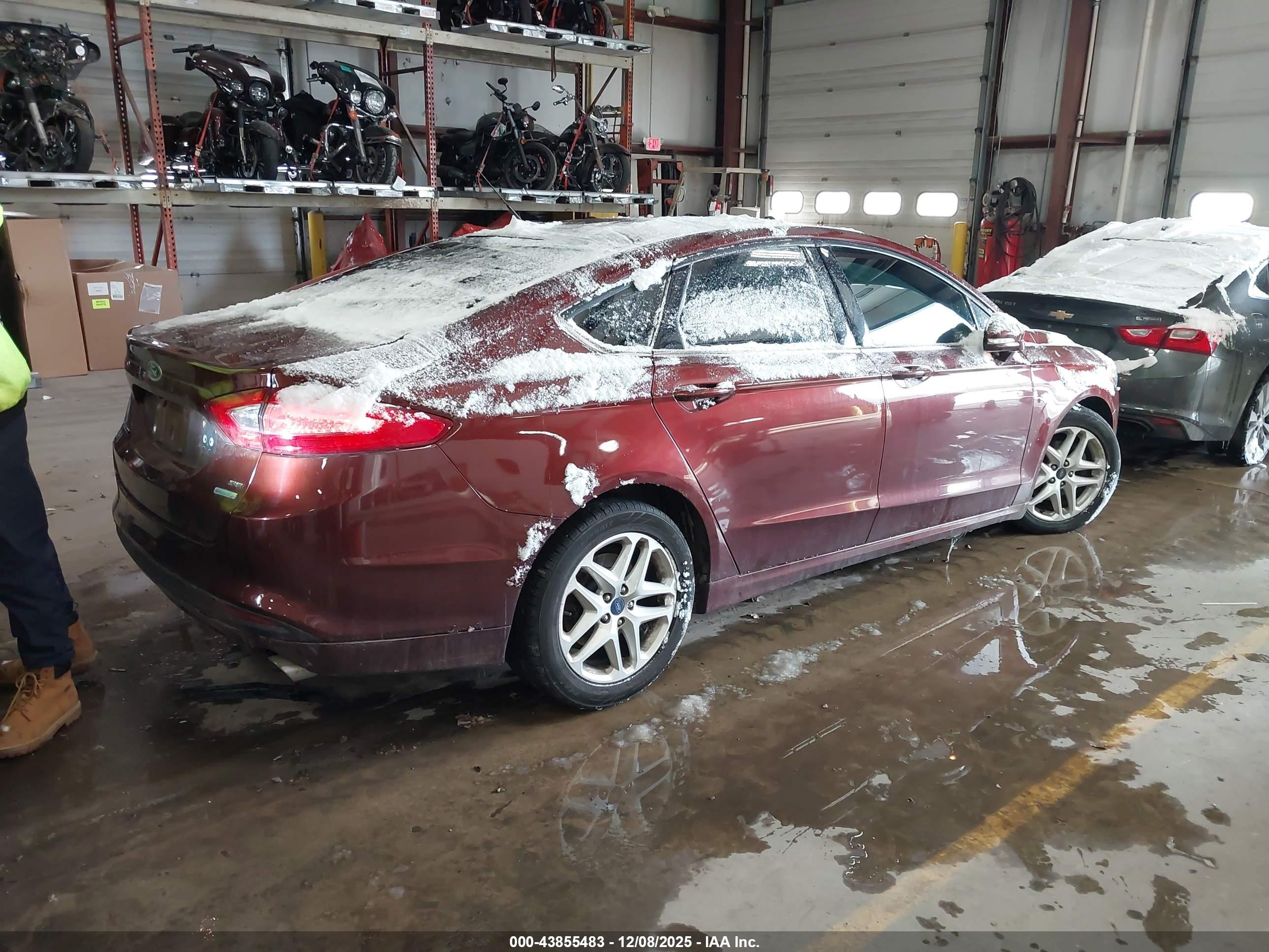 FORD FUSION image 4