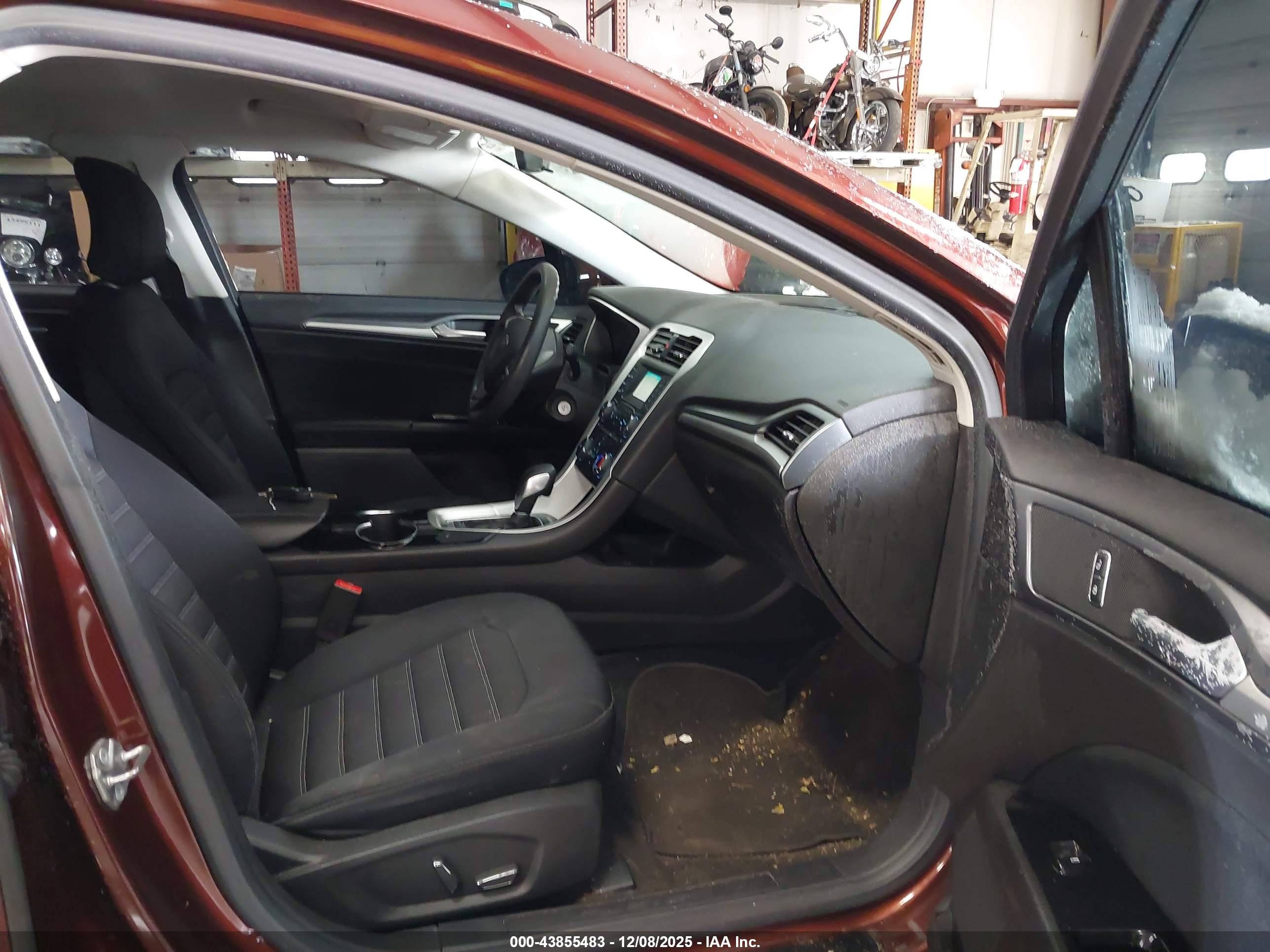 FORD FUSION image 5