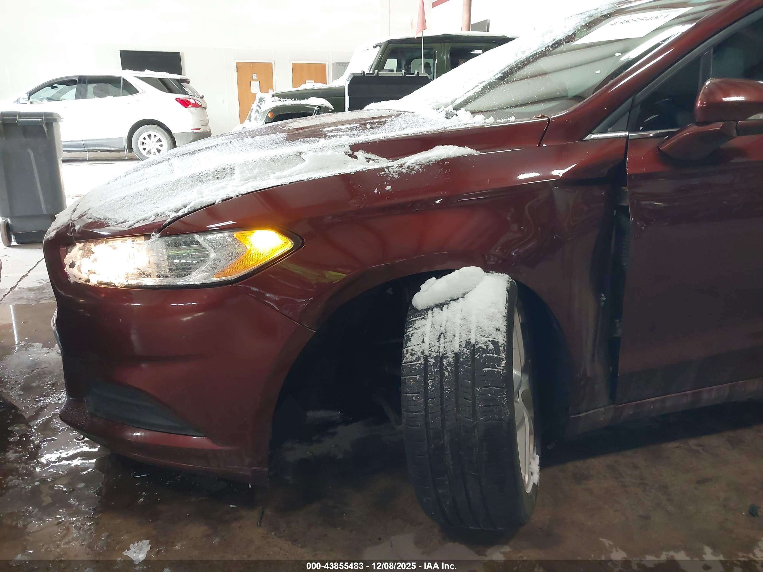 FORD FUSION image 6