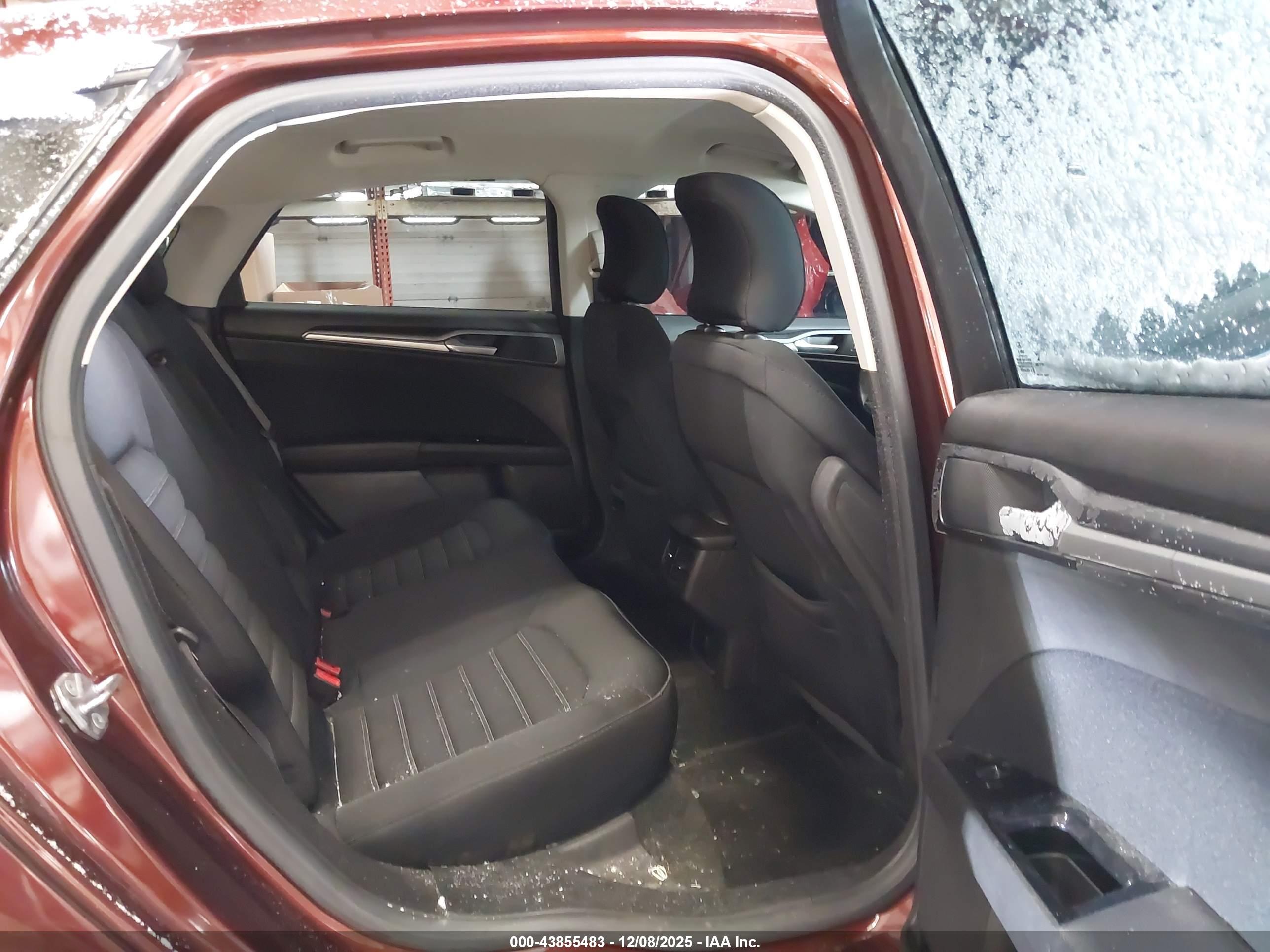 FORD FUSION image 8