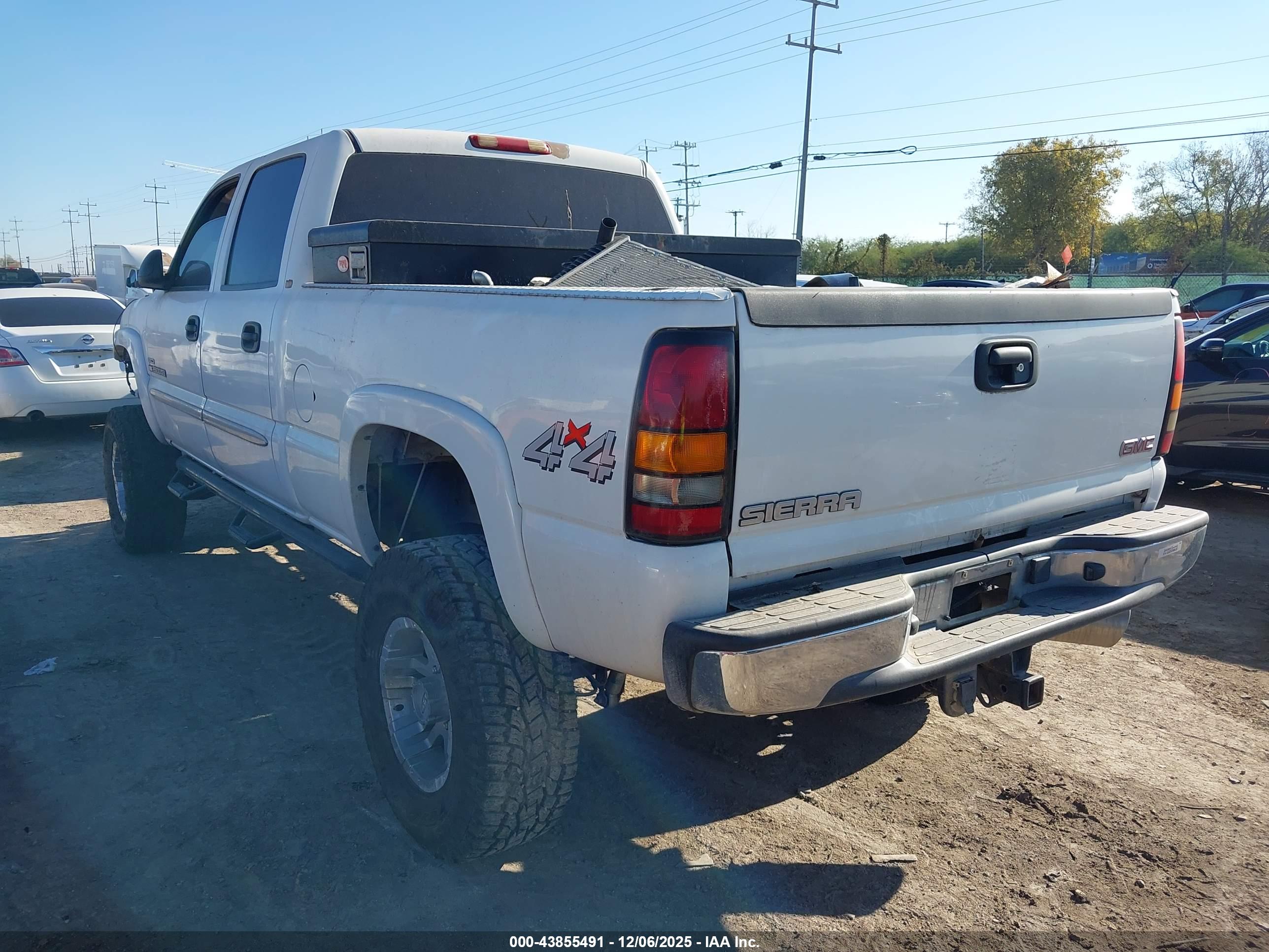 GMC SIERRA image 3