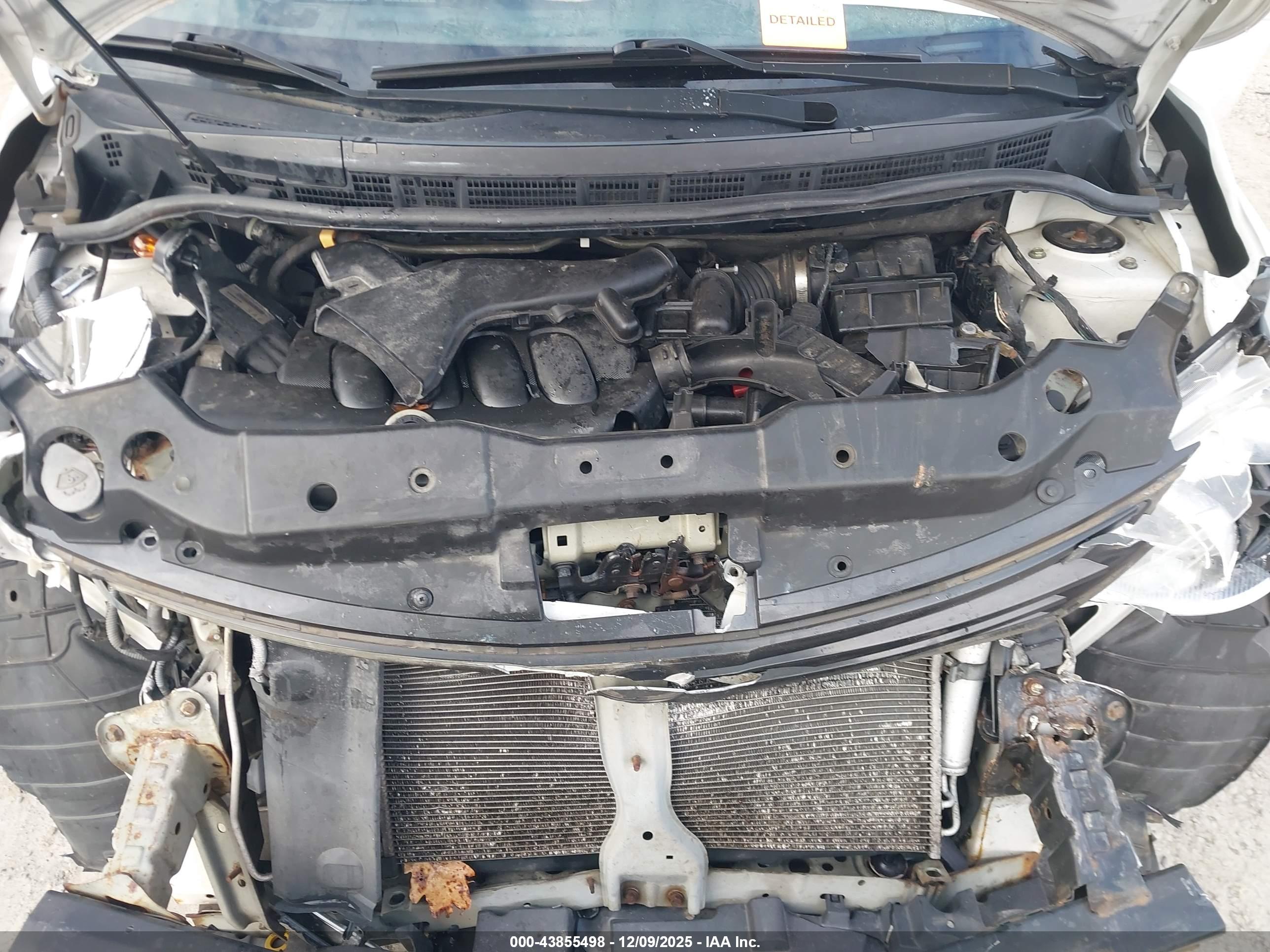 NISSAN VERSA image 10