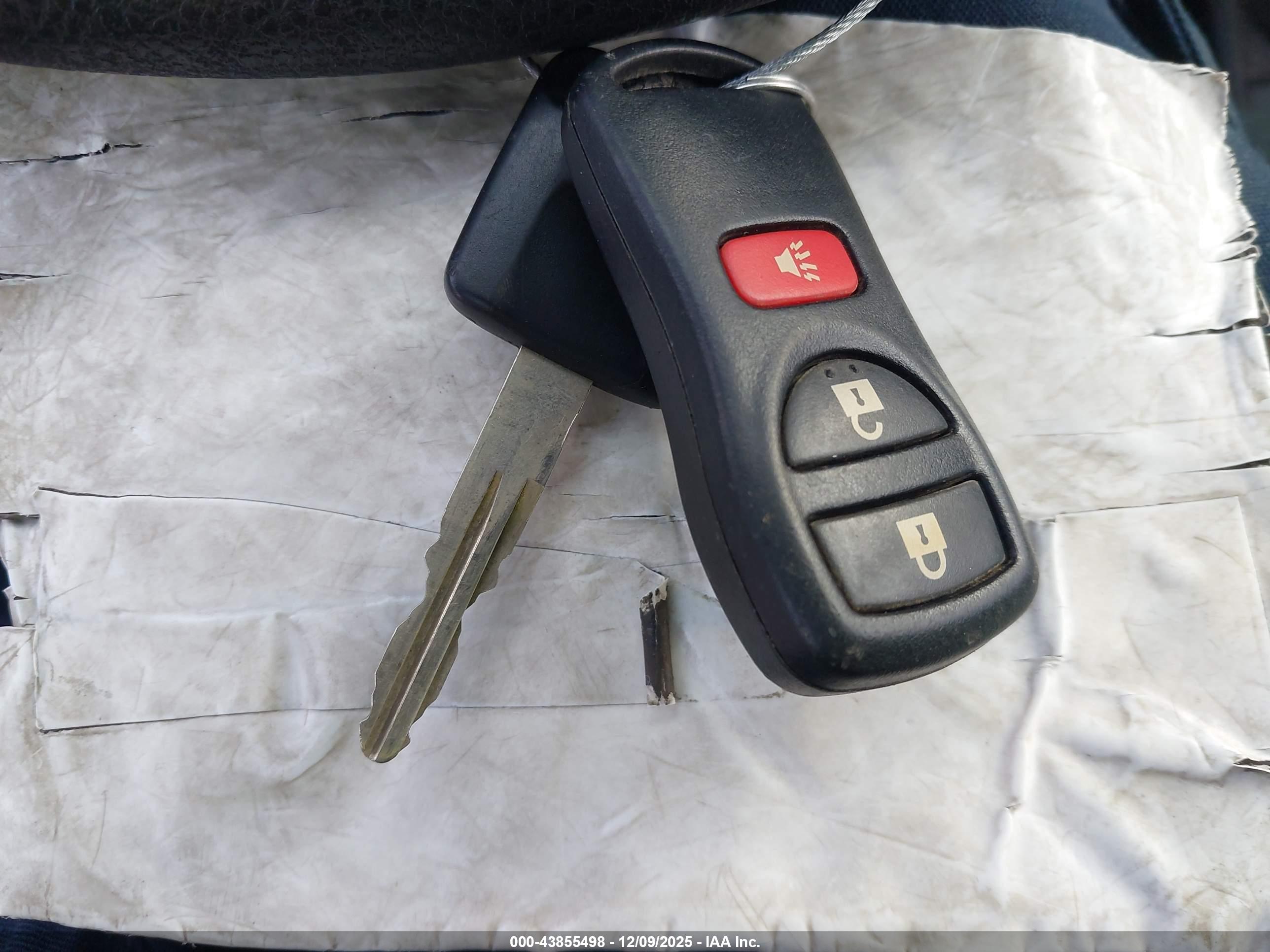NISSAN VERSA image 11