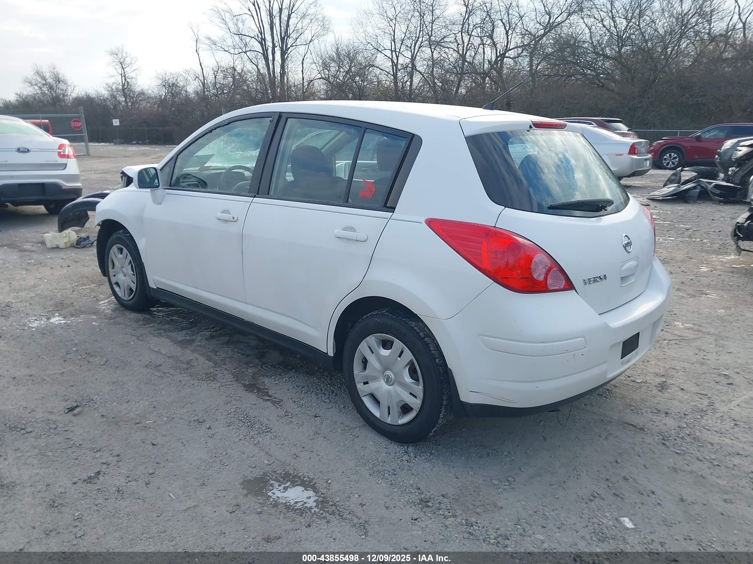 NISSAN VERSA image 3