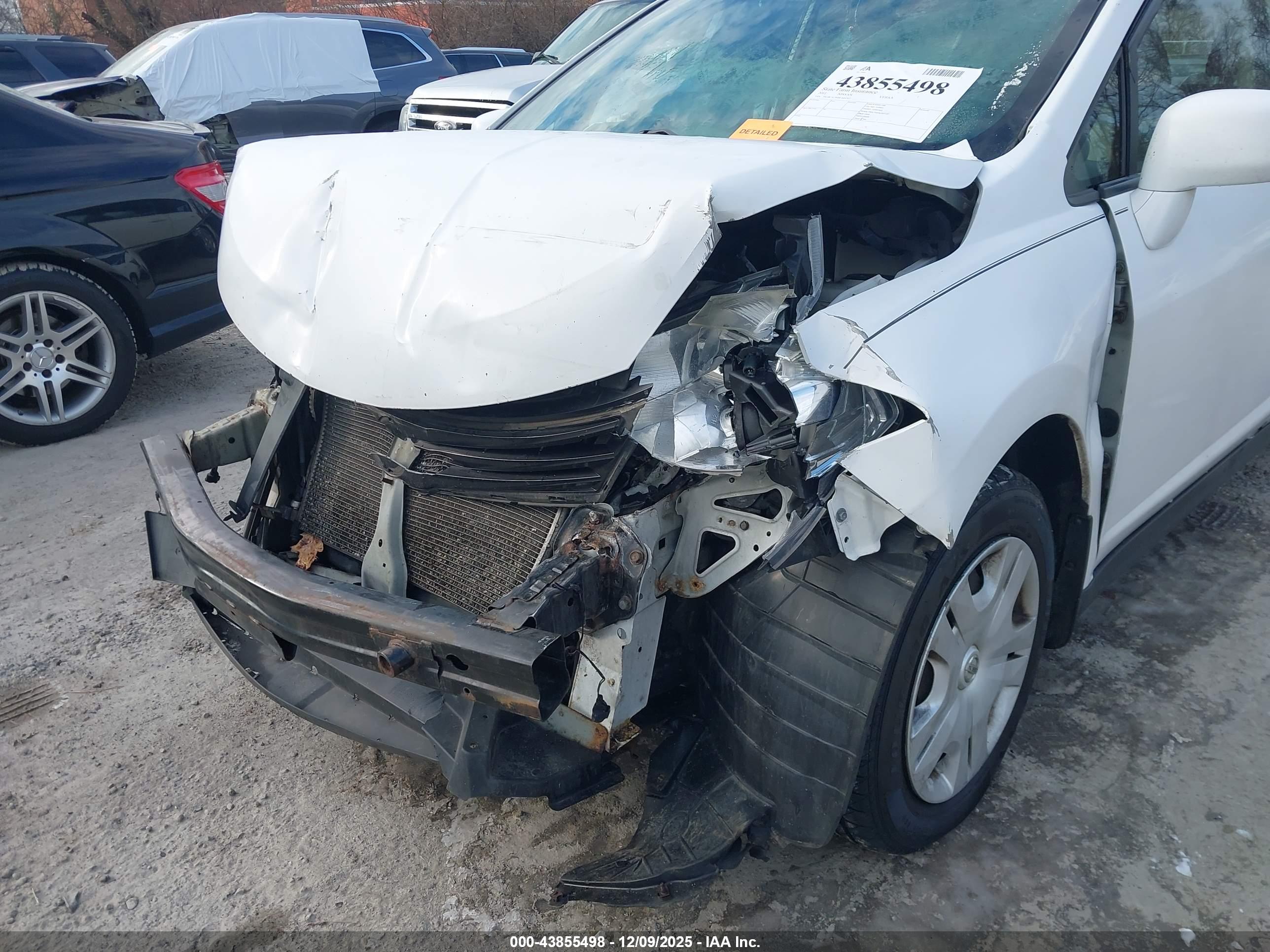 NISSAN VERSA image 6