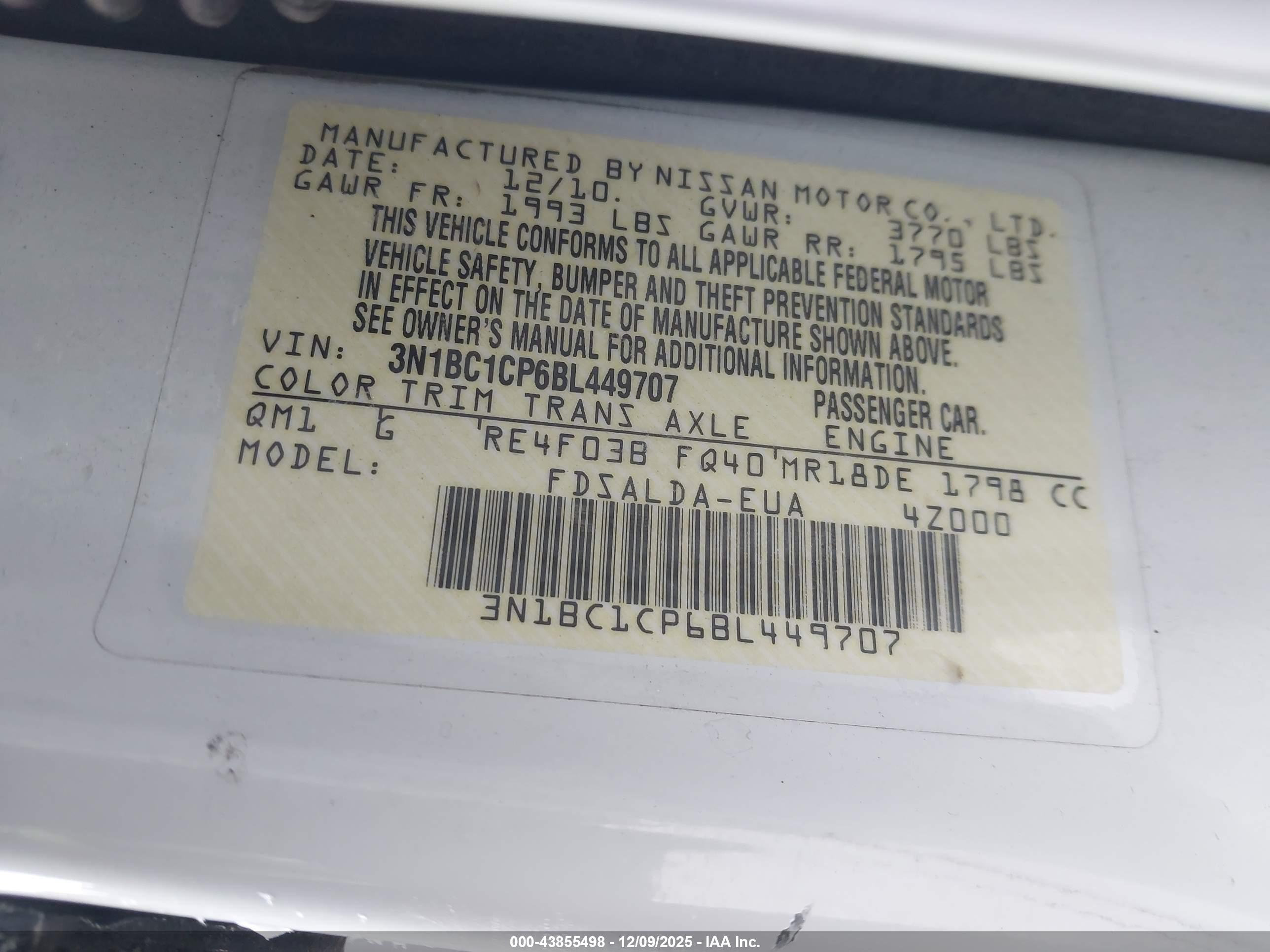 NISSAN VERSA image 9