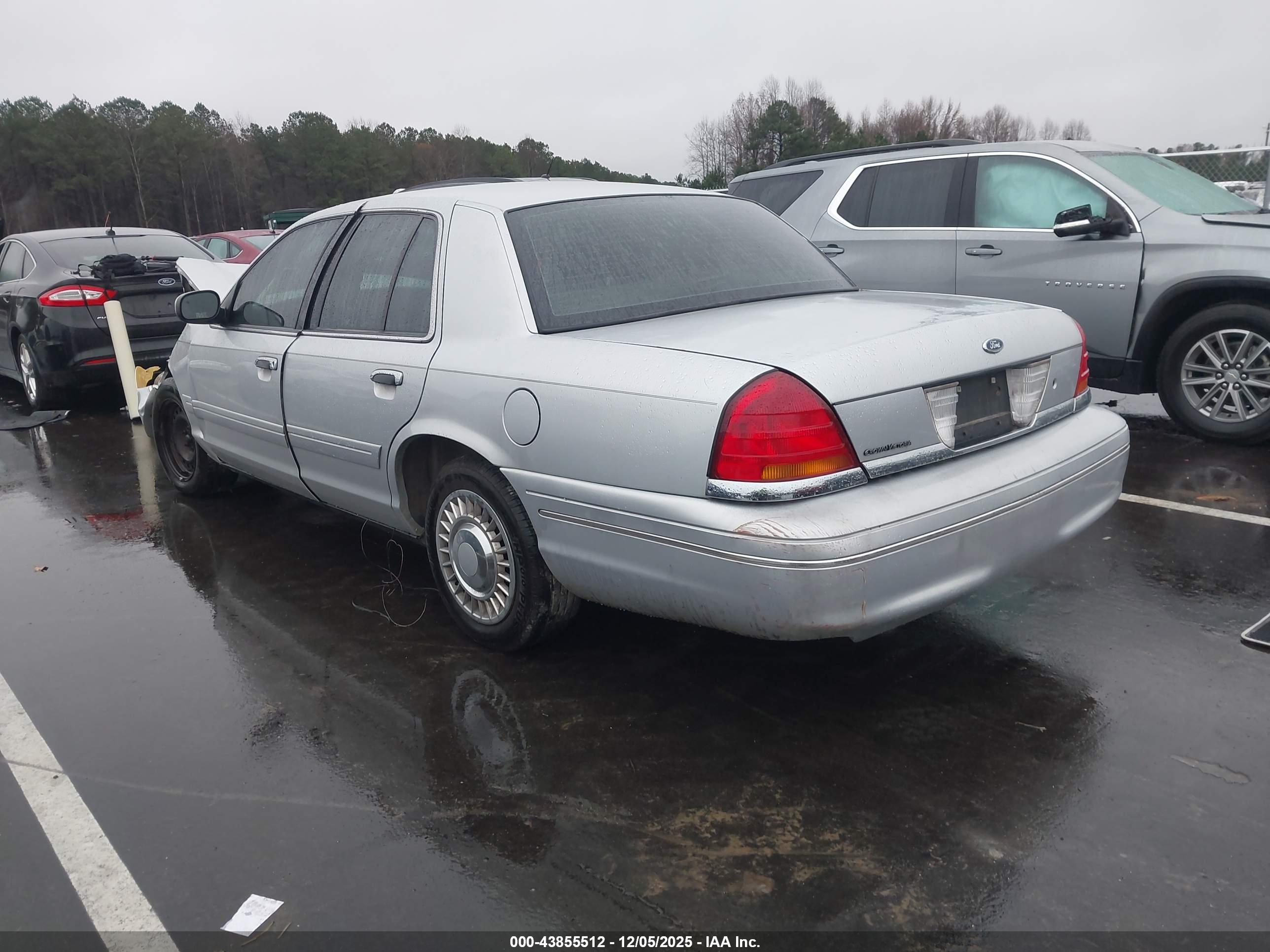 FORD CROWN image 3