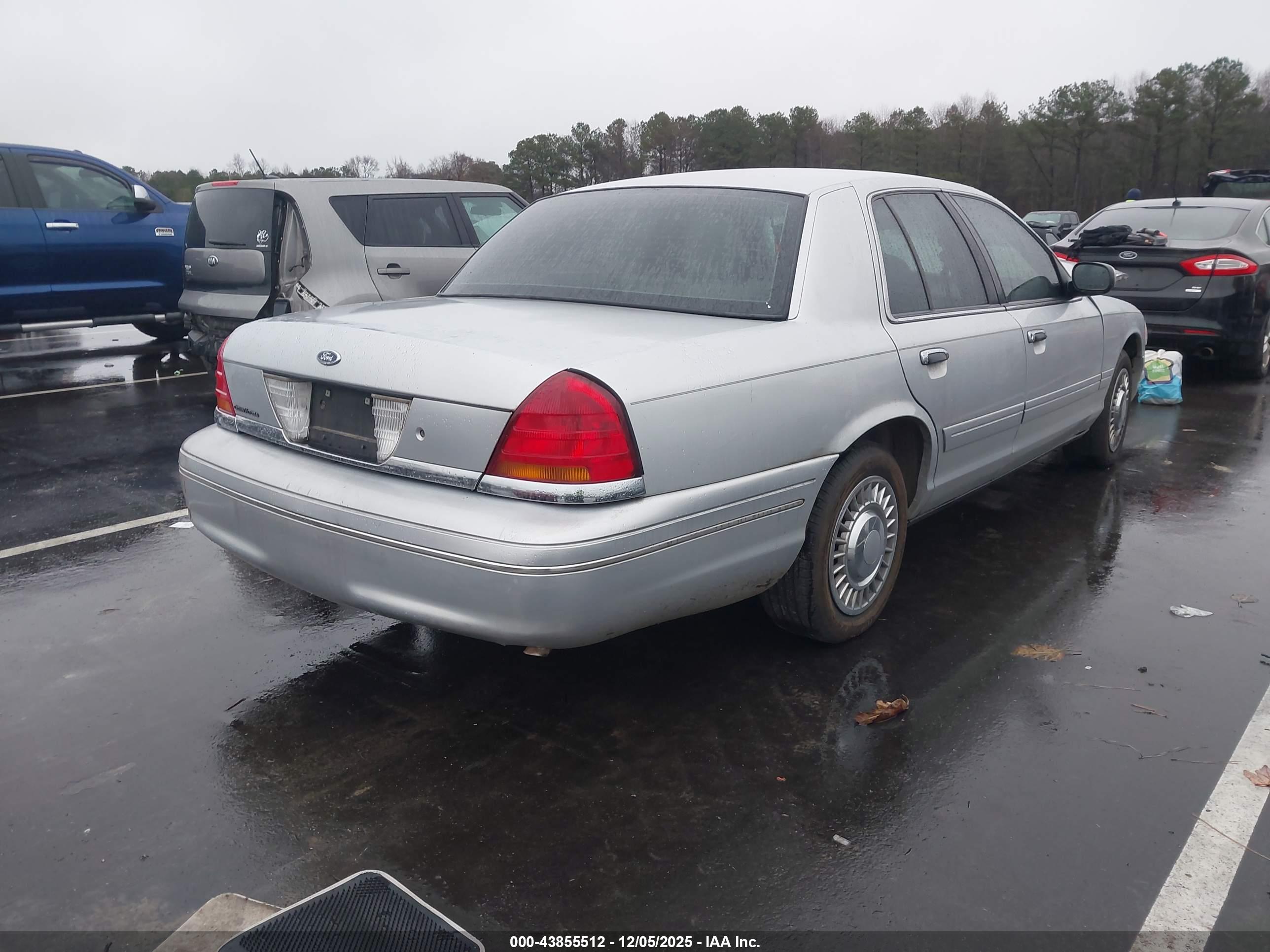 FORD CROWN image 4