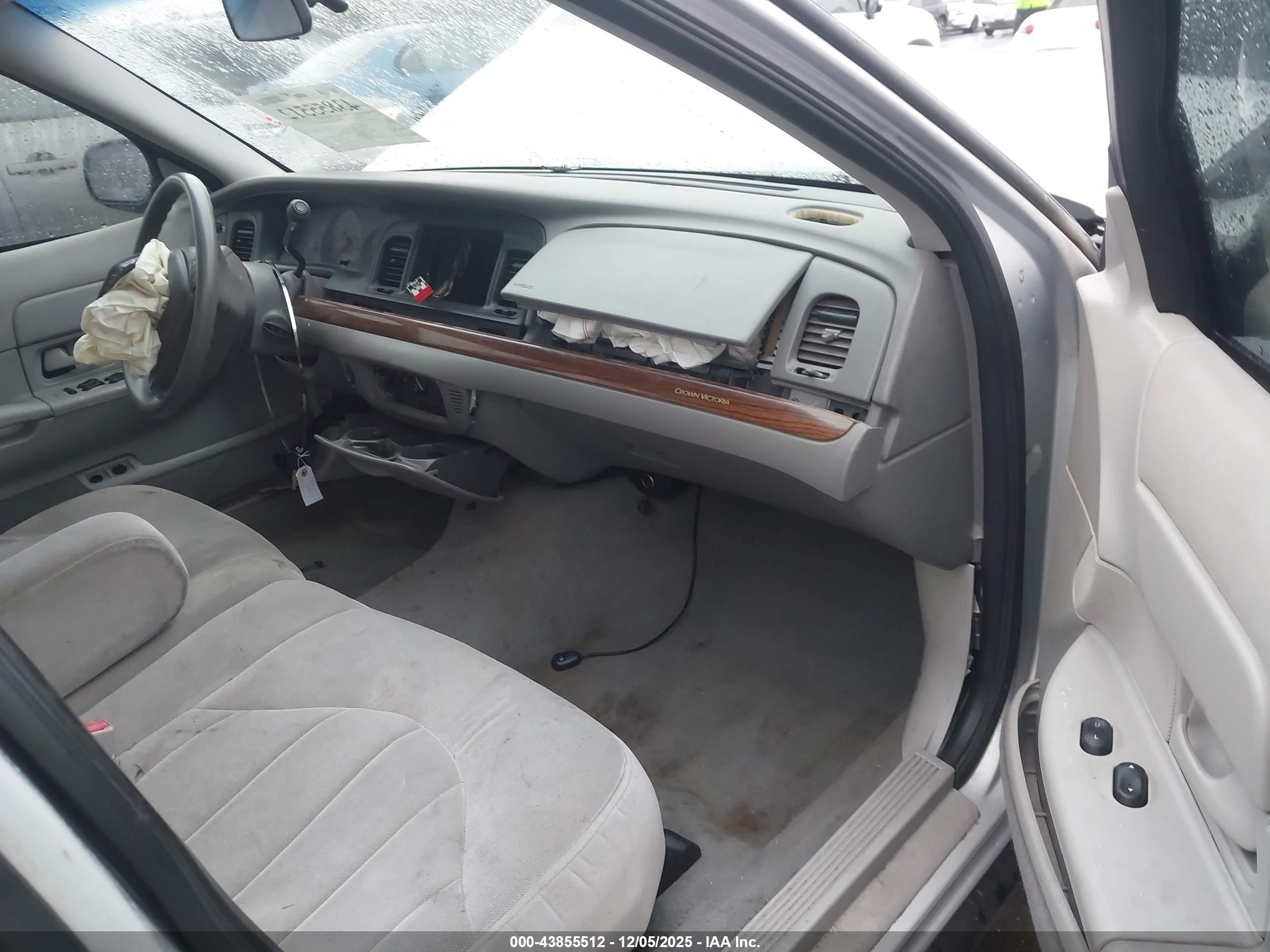 FORD CROWN image 5