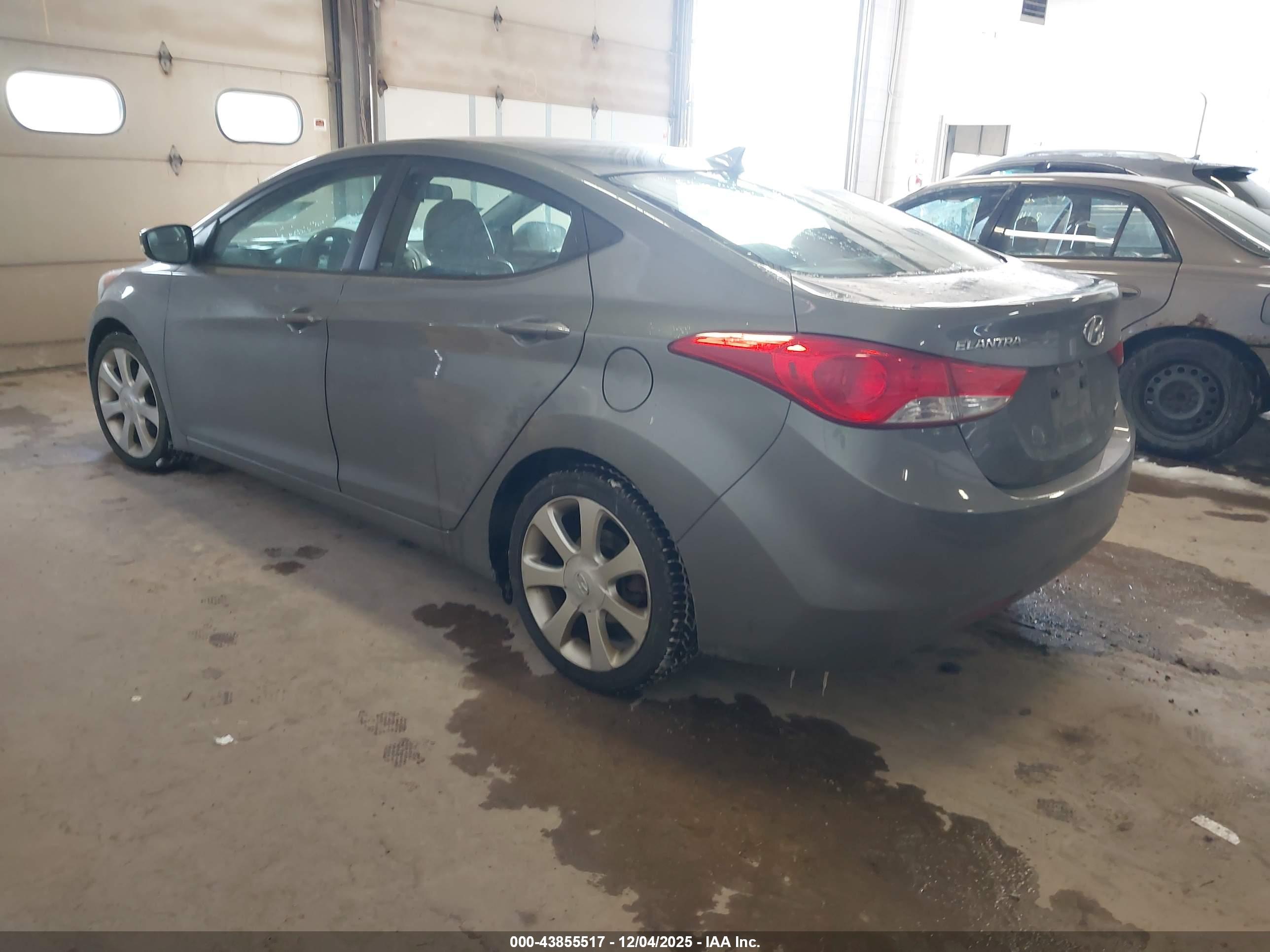 HYUNDAI ELANTRA image 3