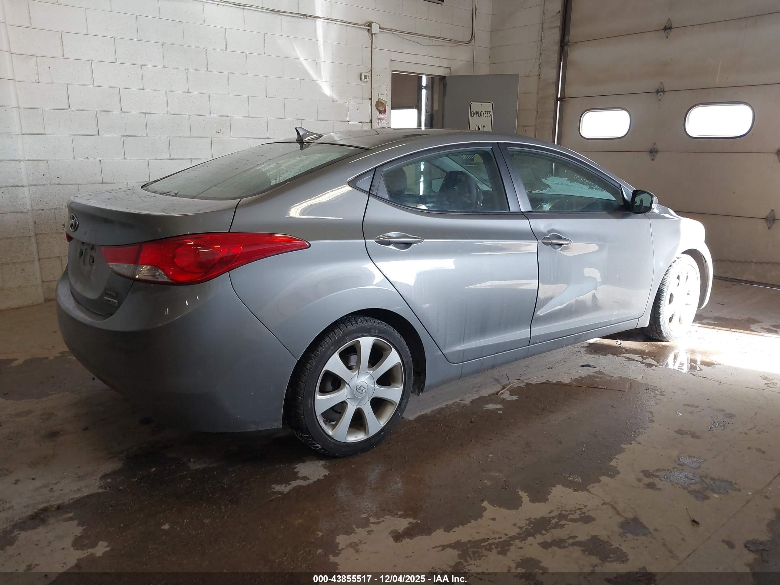 HYUNDAI ELANTRA image 4