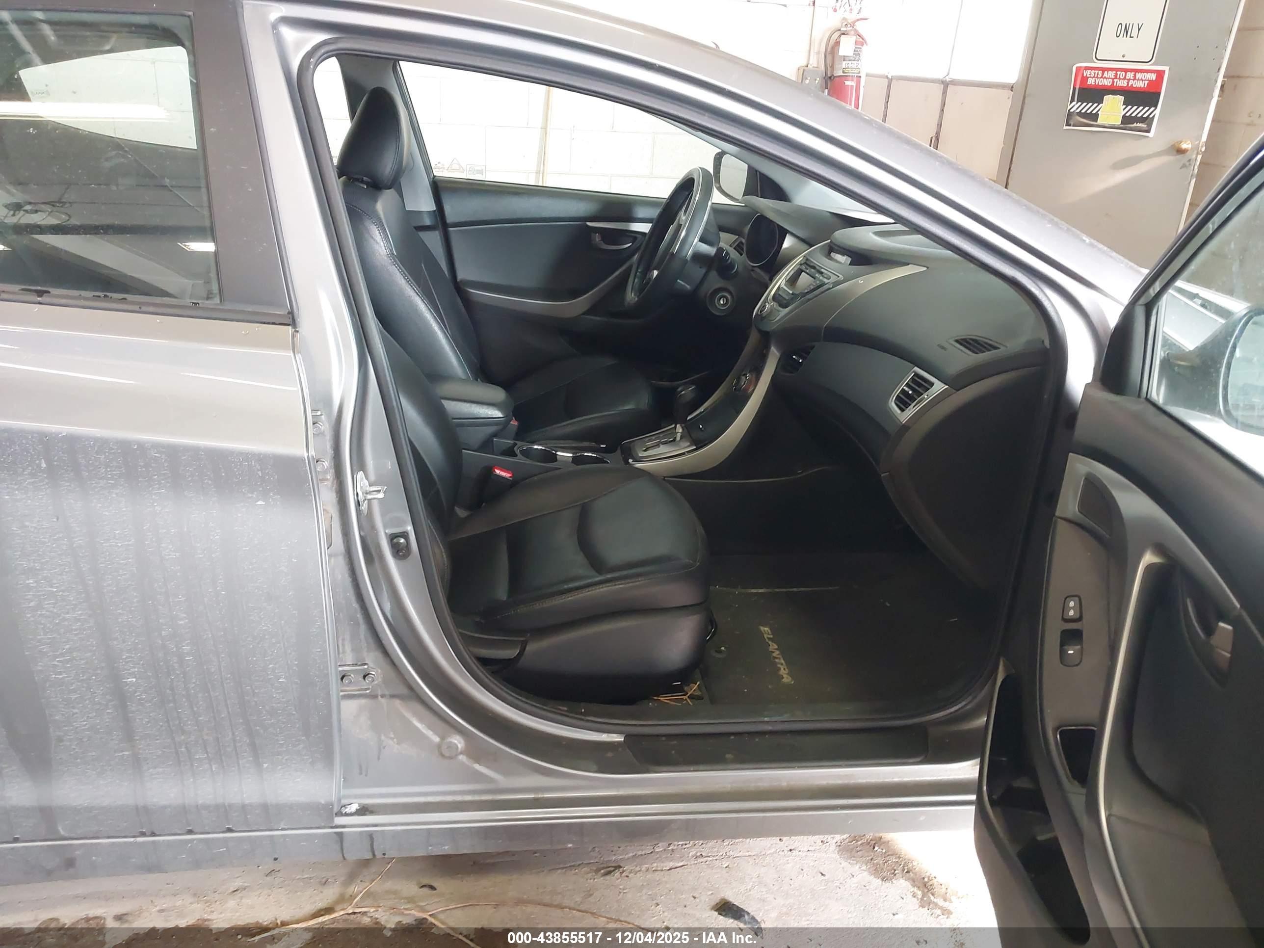 HYUNDAI ELANTRA image 5
