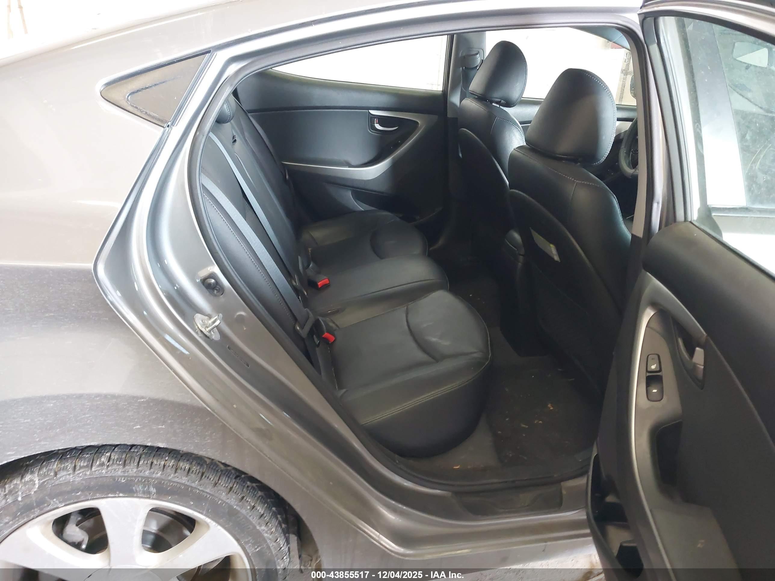 HYUNDAI ELANTRA image 8