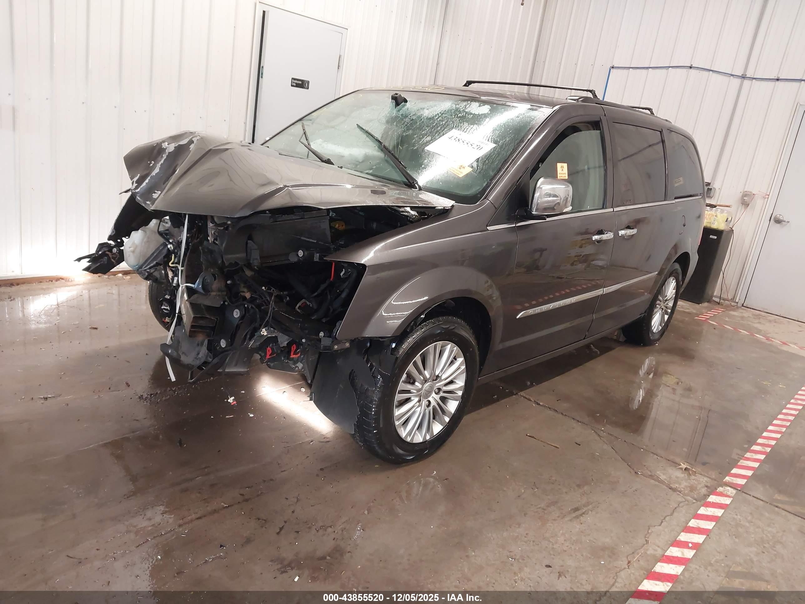 CHRYSLER TOWN image 2