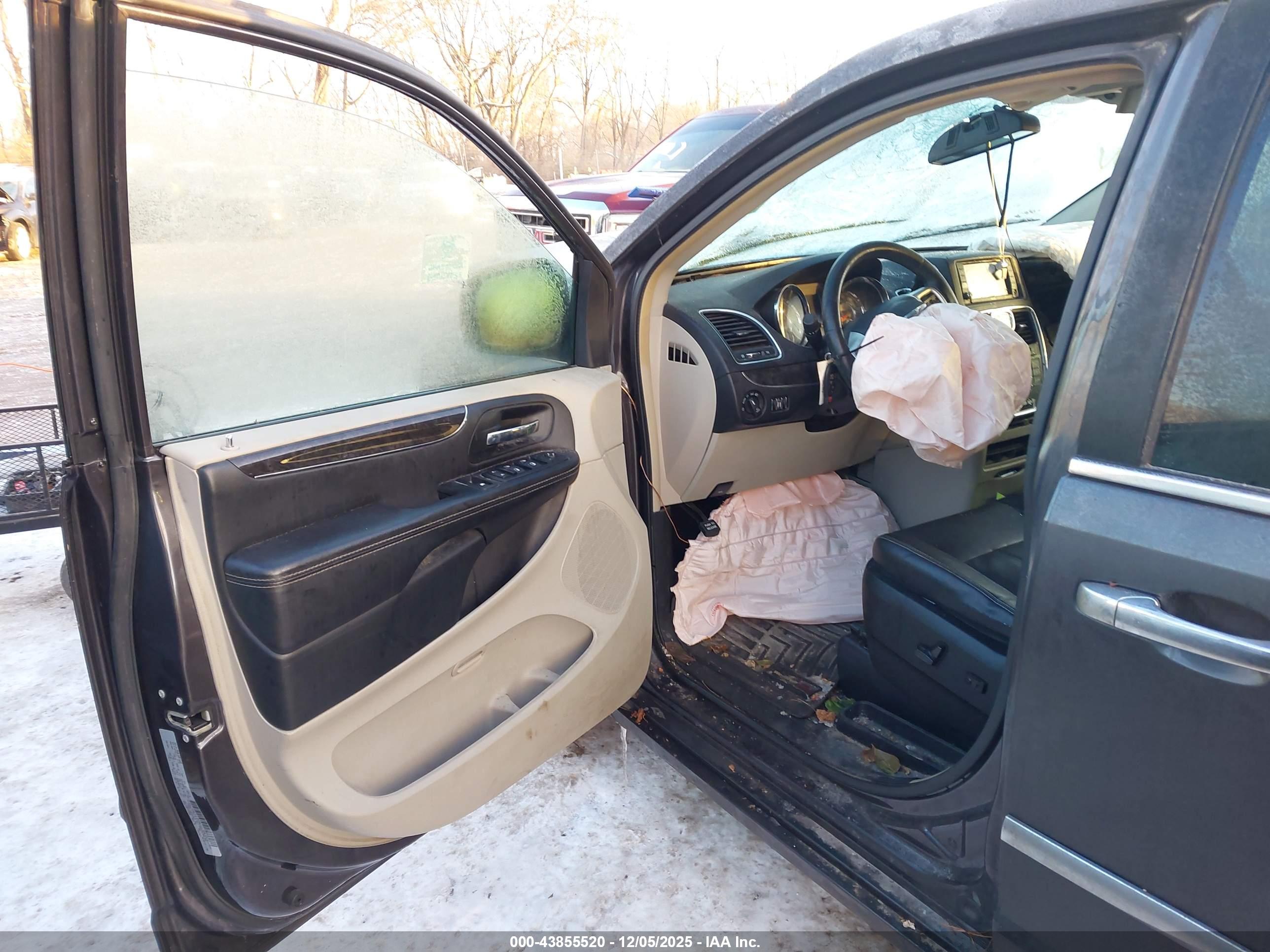 CHRYSLER TOWN image 5