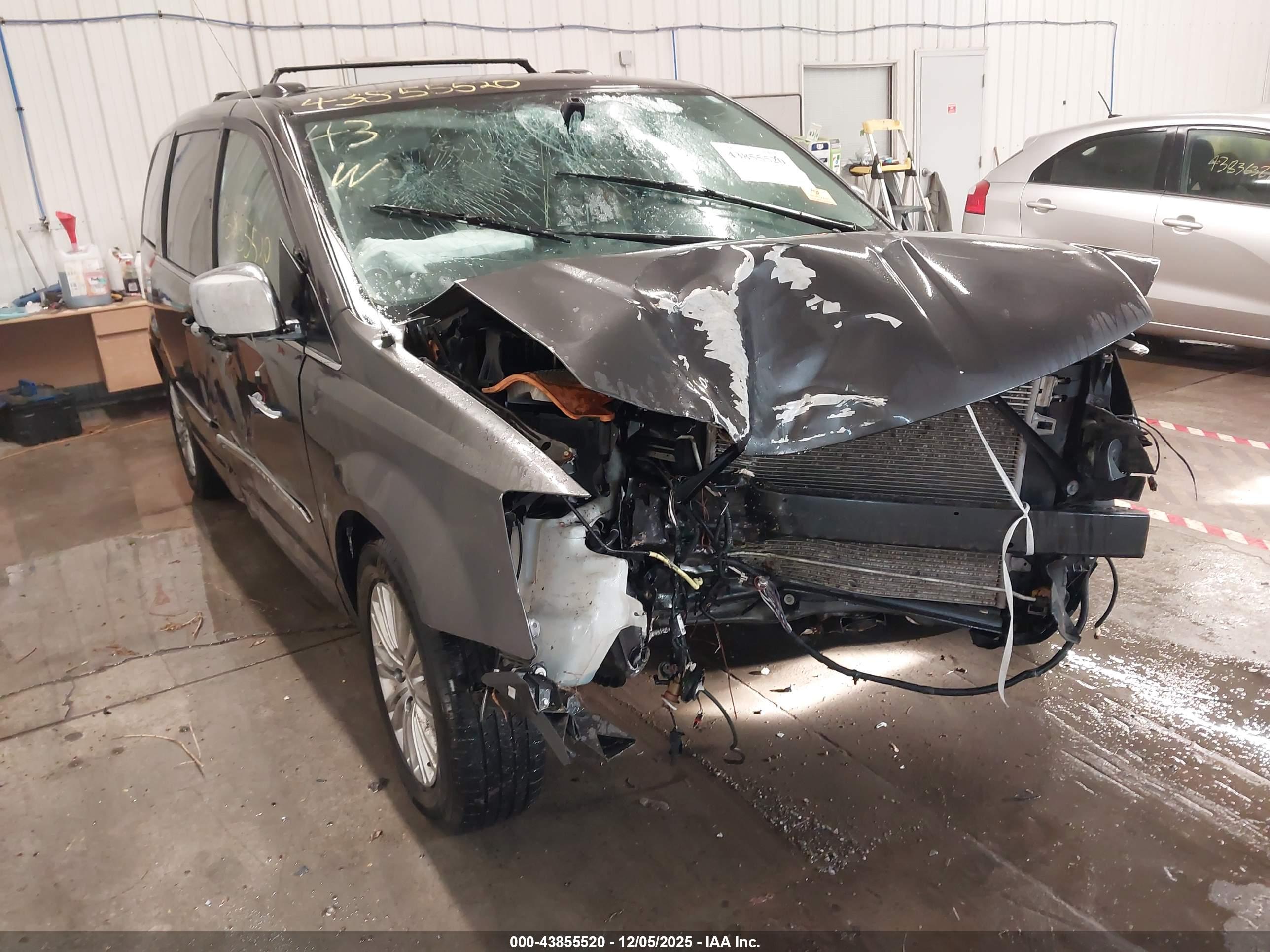 CHRYSLER TOWN image 6
