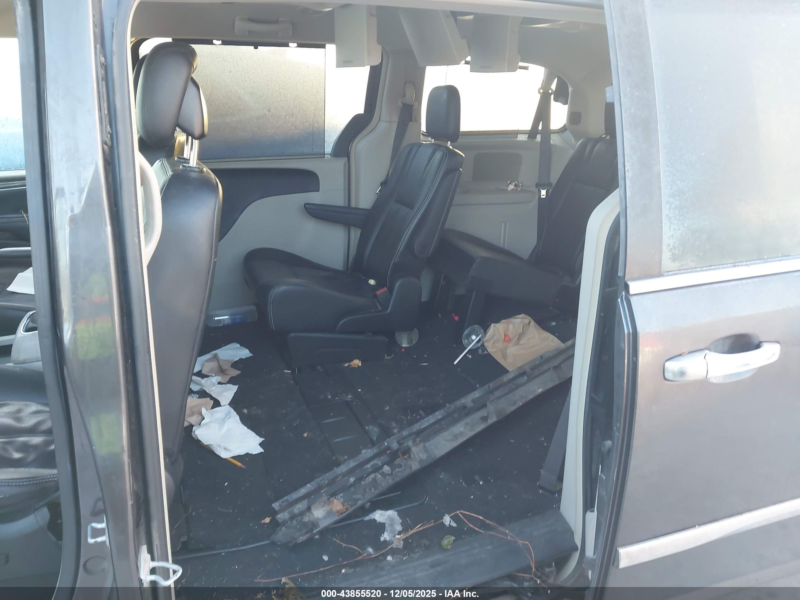 CHRYSLER TOWN image 8
