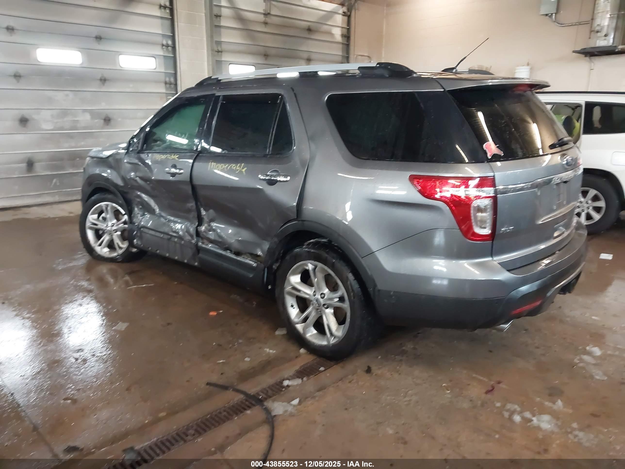 FORD EXPLORER image 3