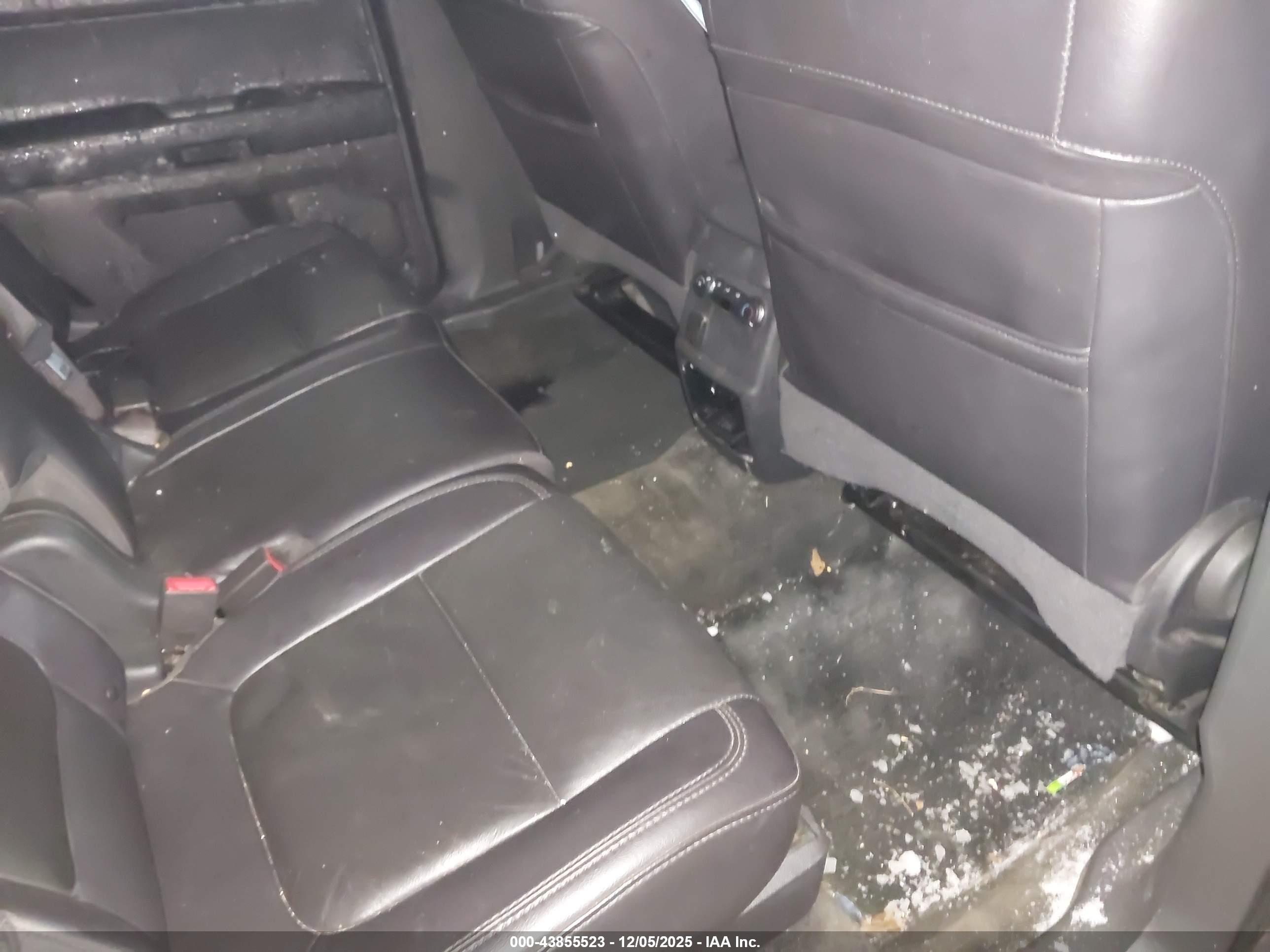 FORD EXPLORER image 8
