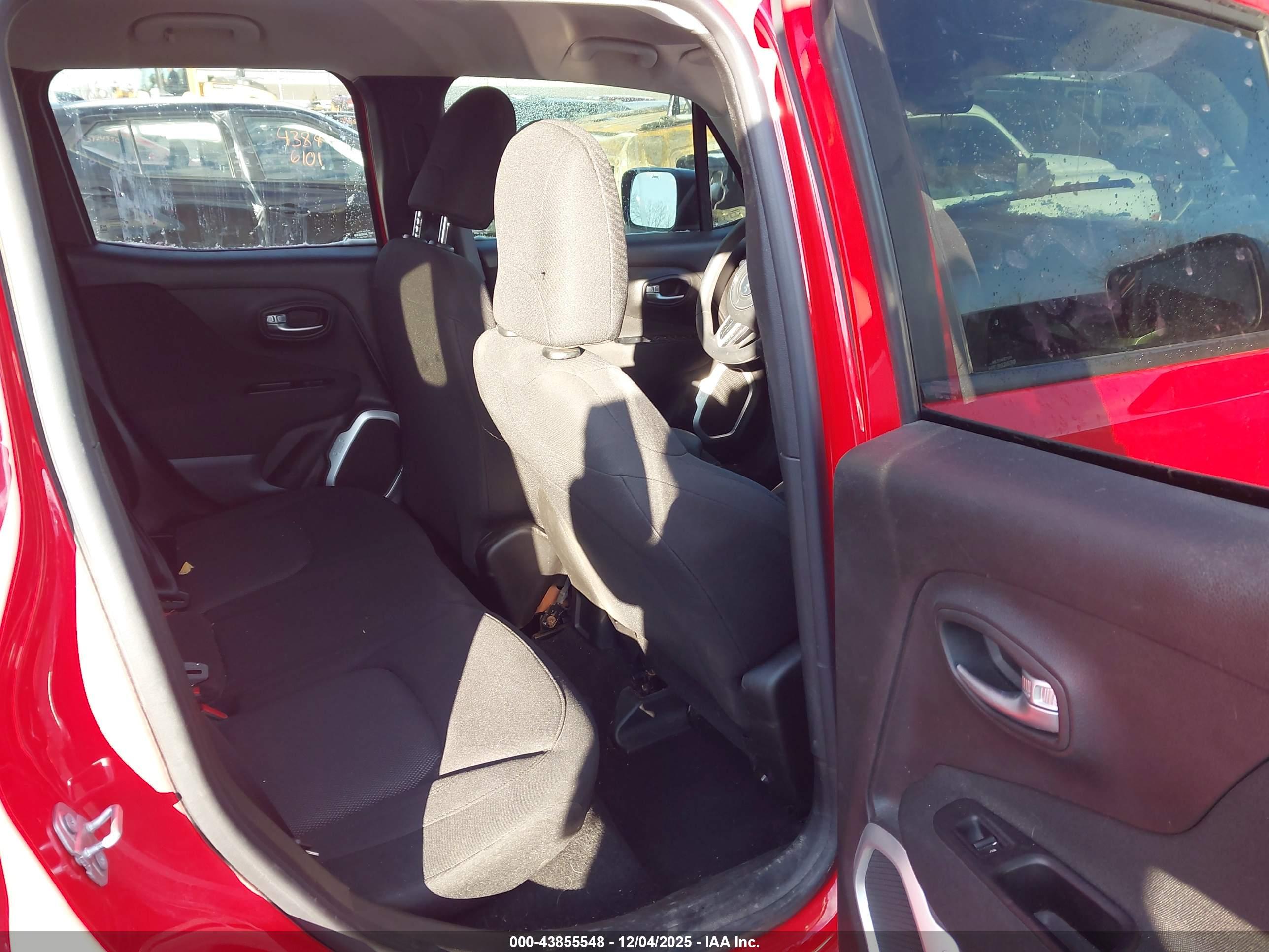 JEEP RENEGADE image 8