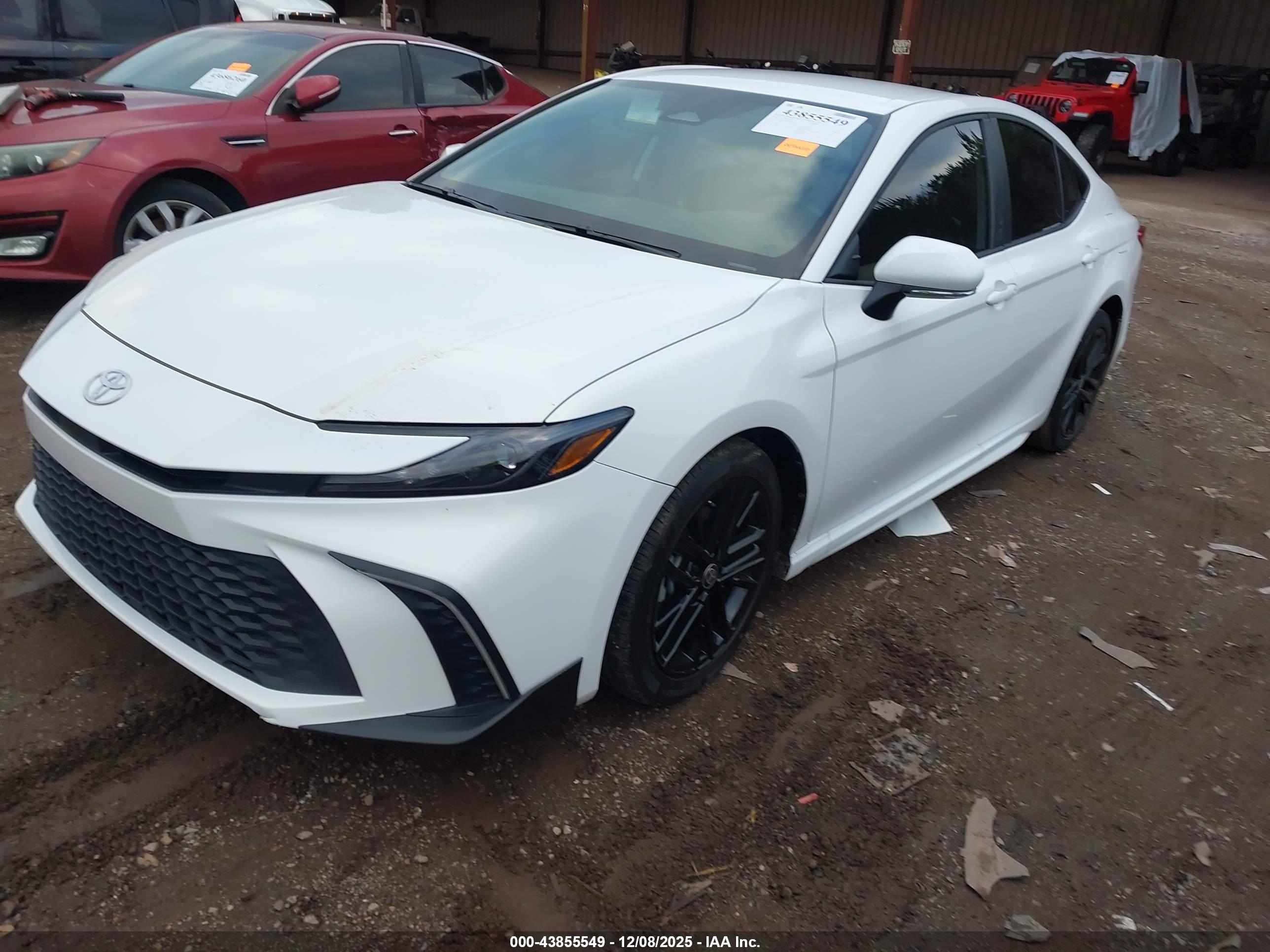 TOYOTA CAMRY image 2