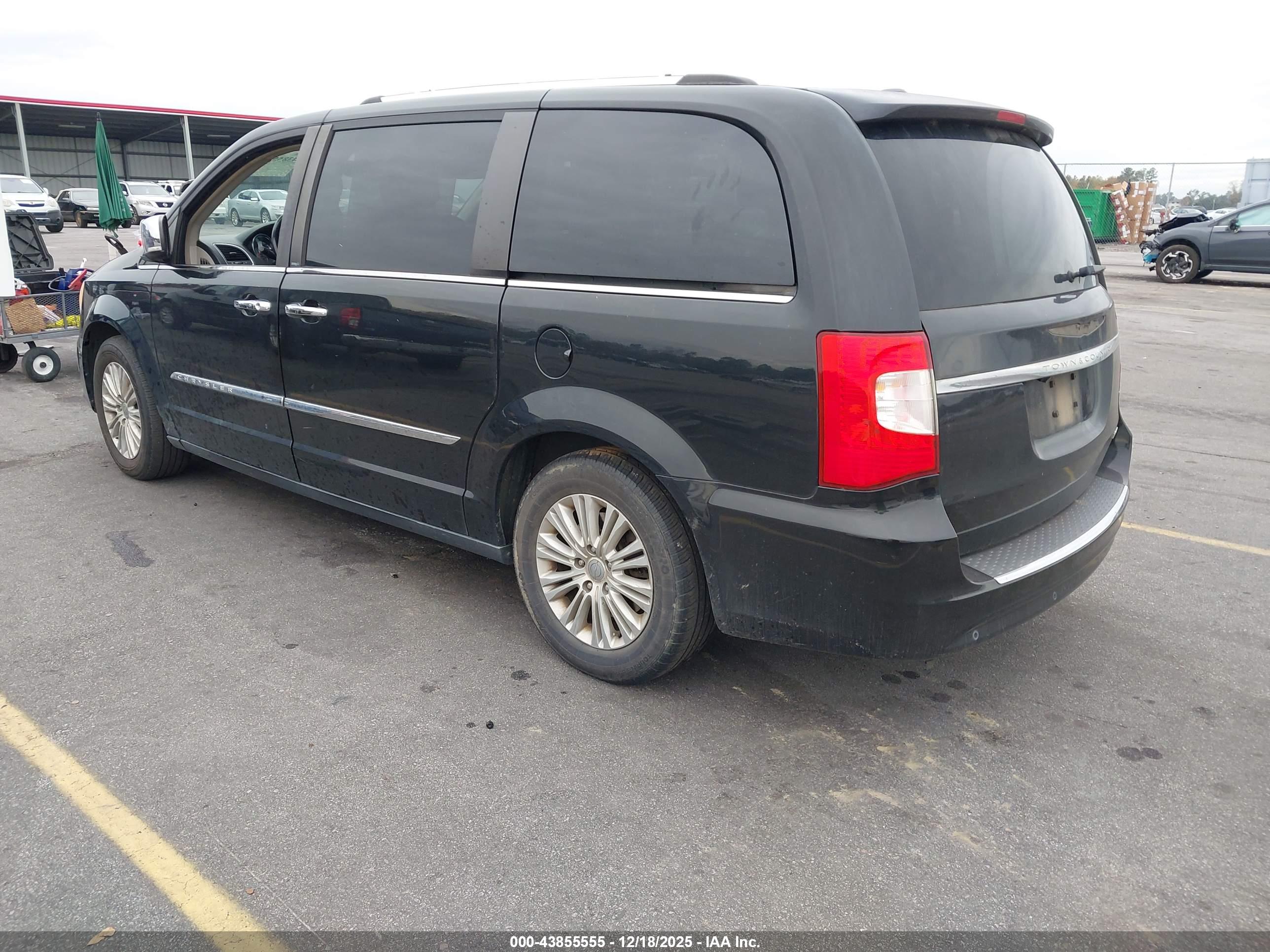CHRYSLER TOWN image 3