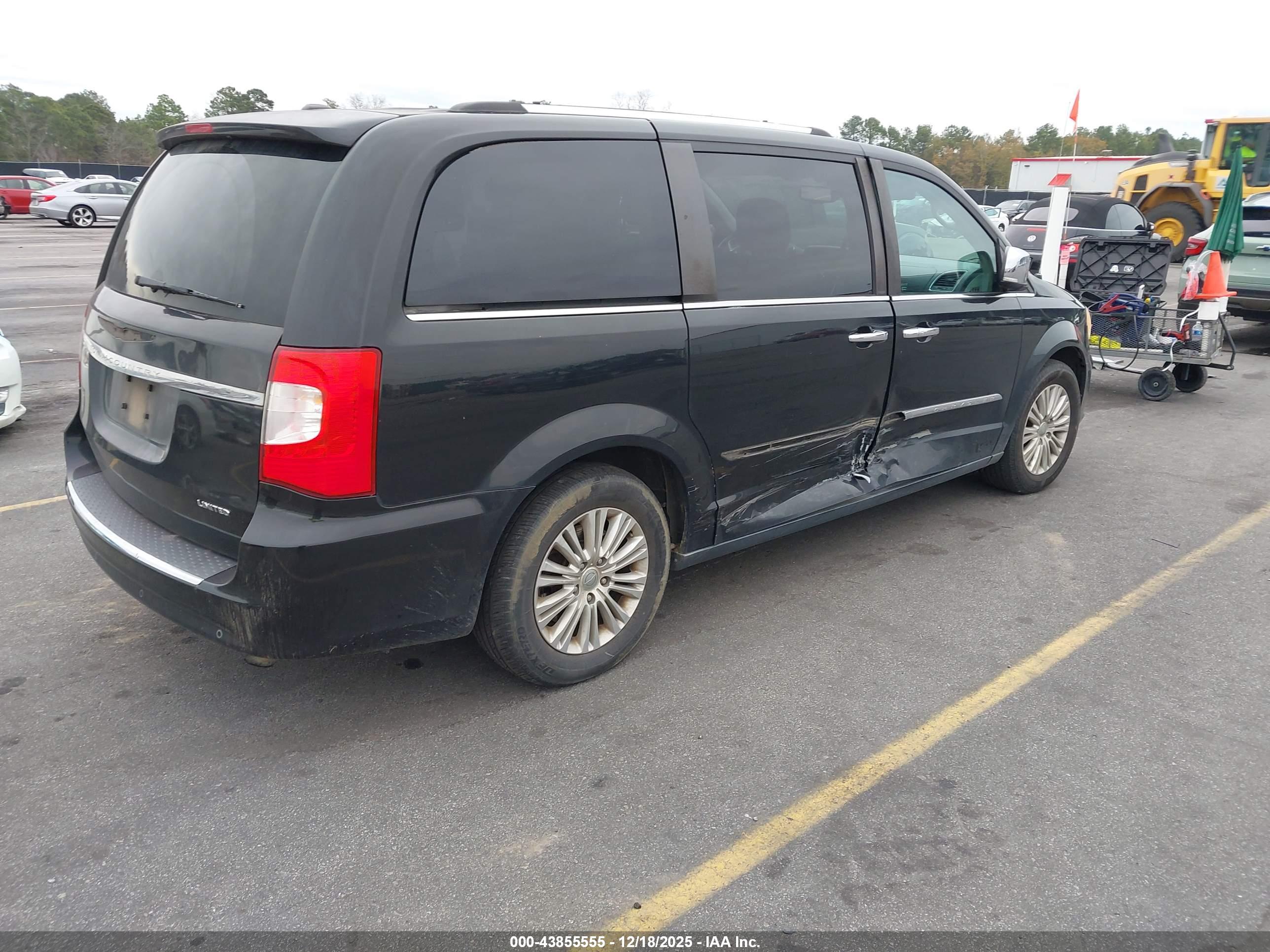 CHRYSLER TOWN image 4