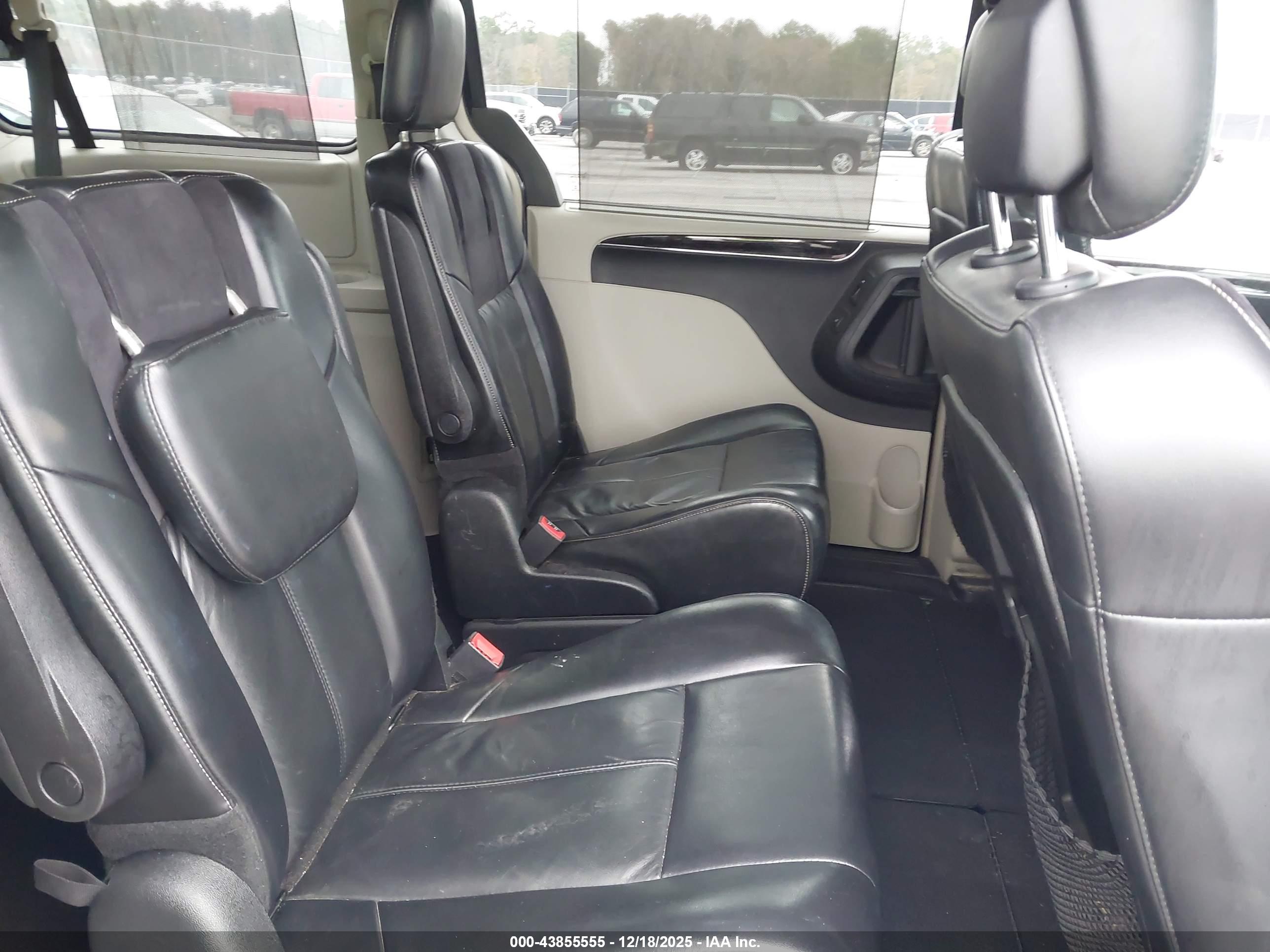 CHRYSLER TOWN image 8