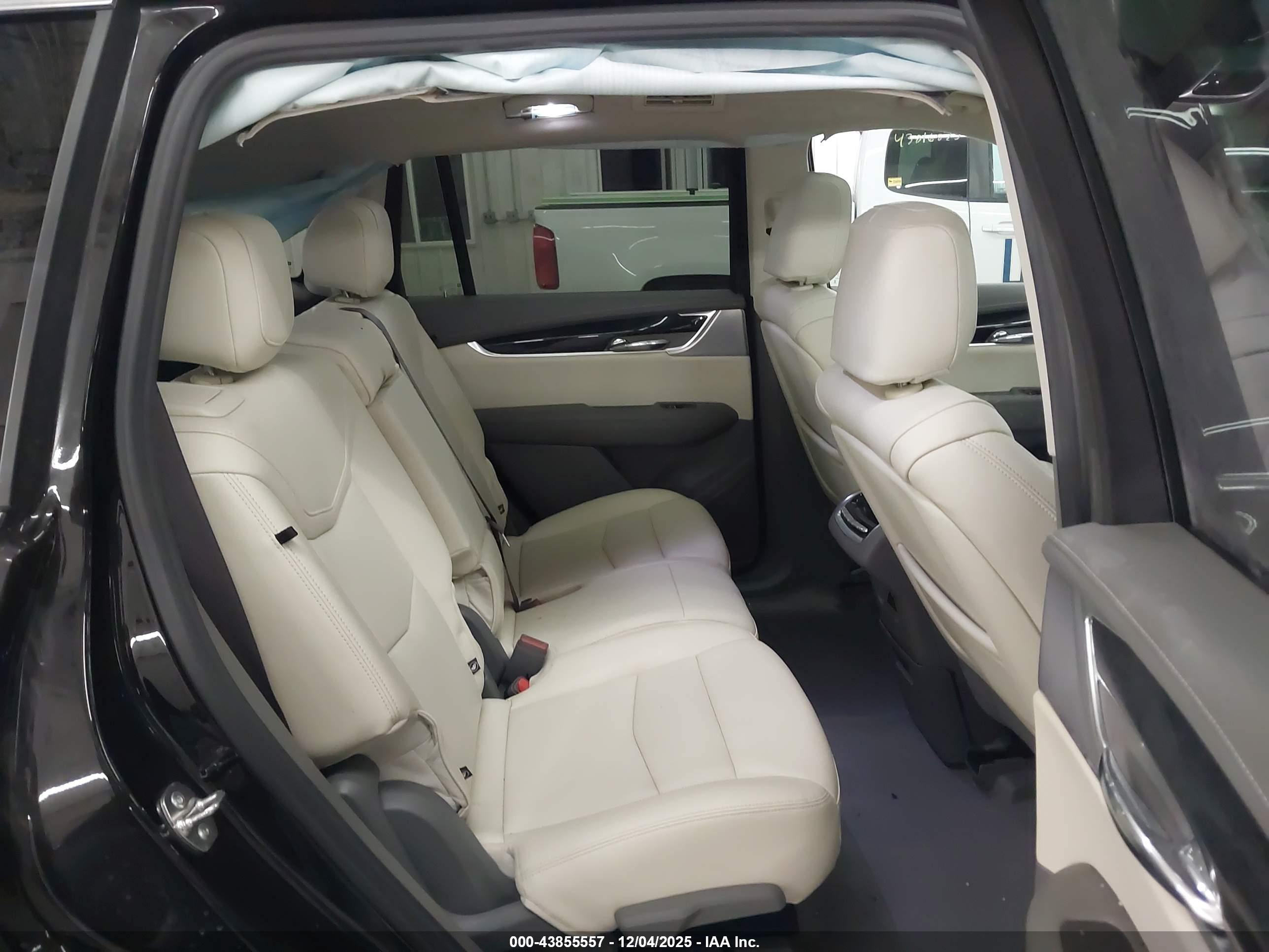 CADILLAC XT6 image 8
