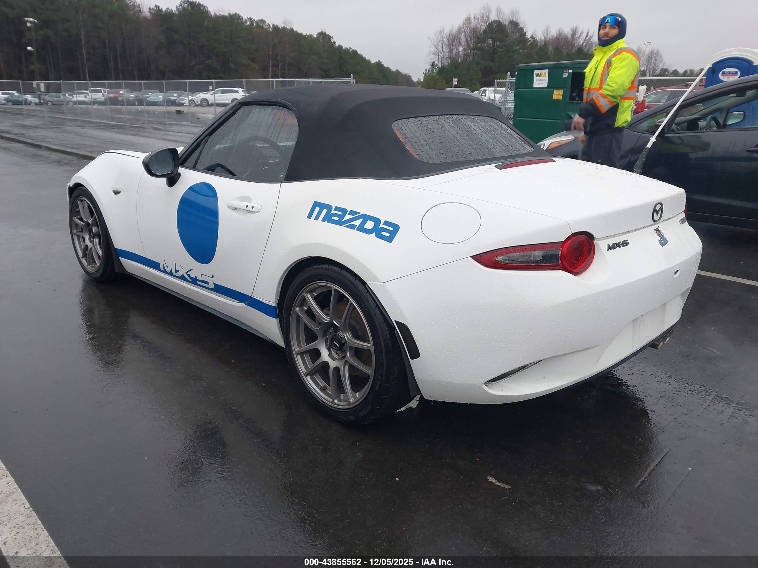 MAZDA MX-5 image 3