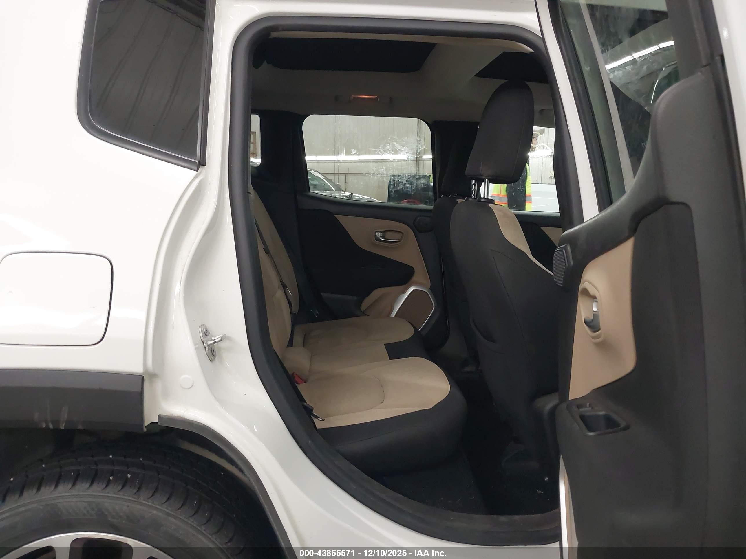 JEEP RENEGADE image 8
