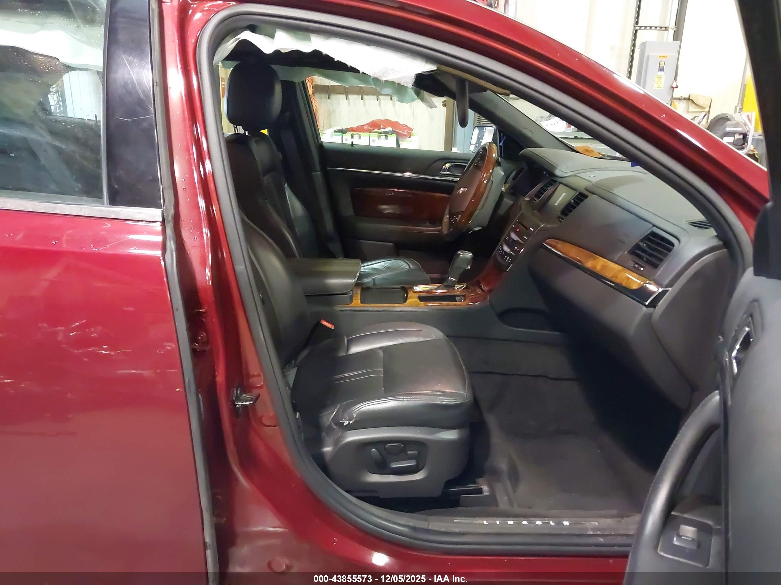 LINCOLN MKS image 5
