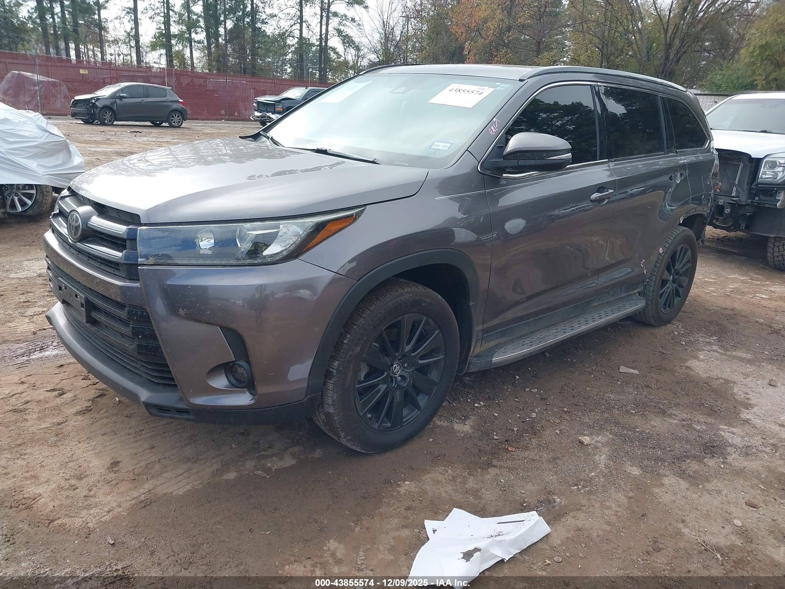 TOYOTA HIGHLANDER image 2