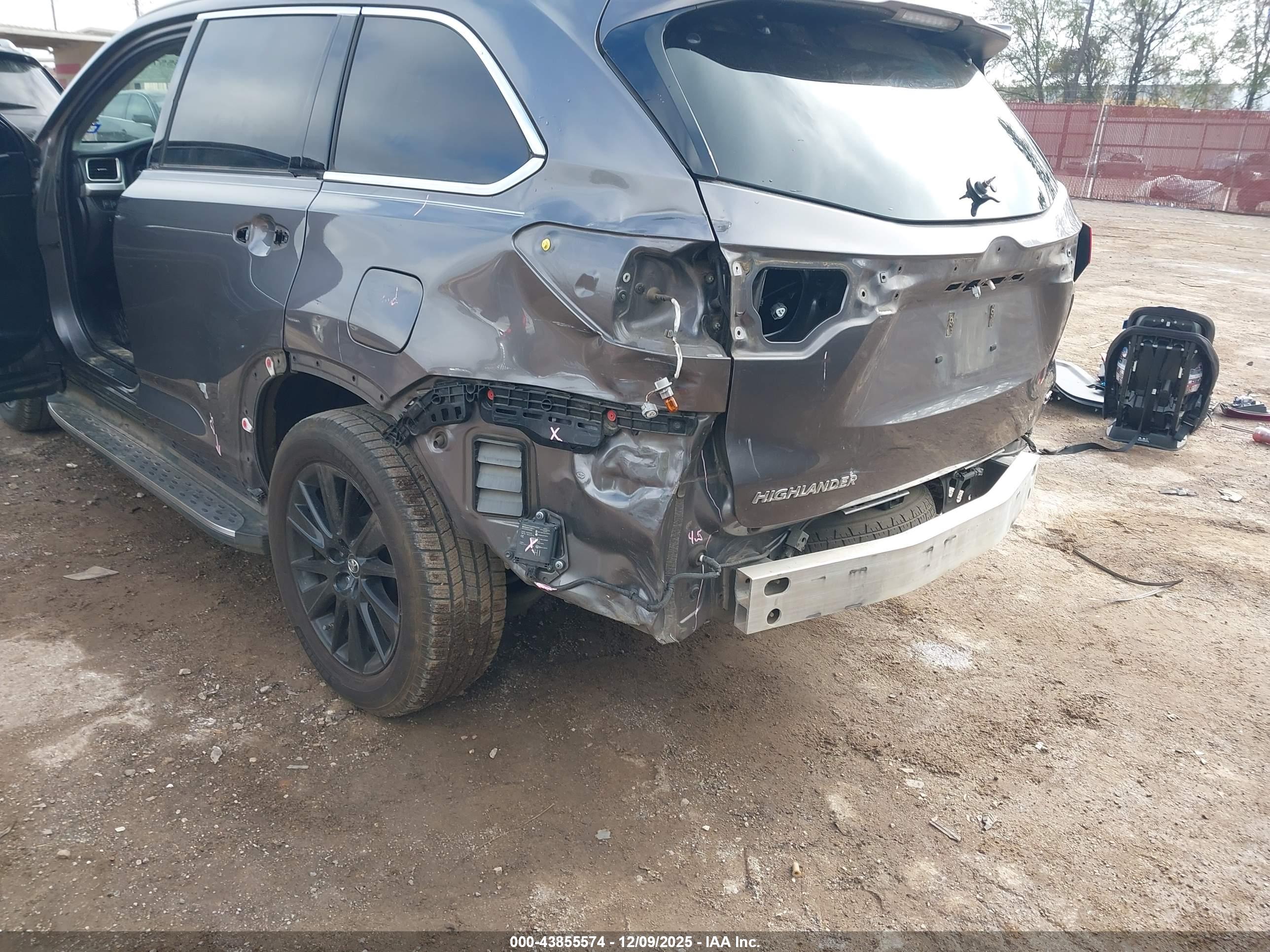 TOYOTA HIGHLANDER image 6